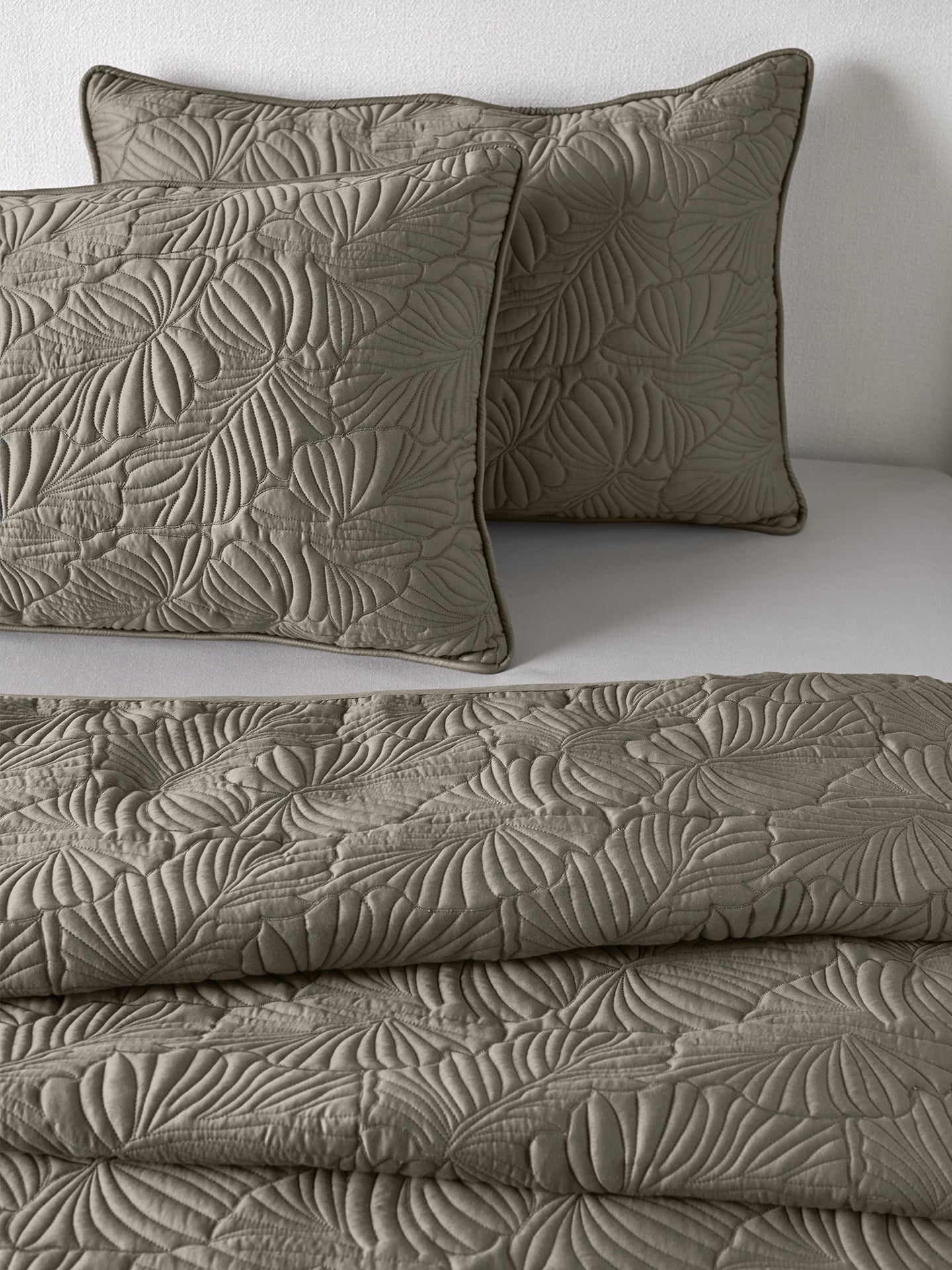 EDEN-DESERT TAUPE DOUBLE QUILTED BED SPREAD
