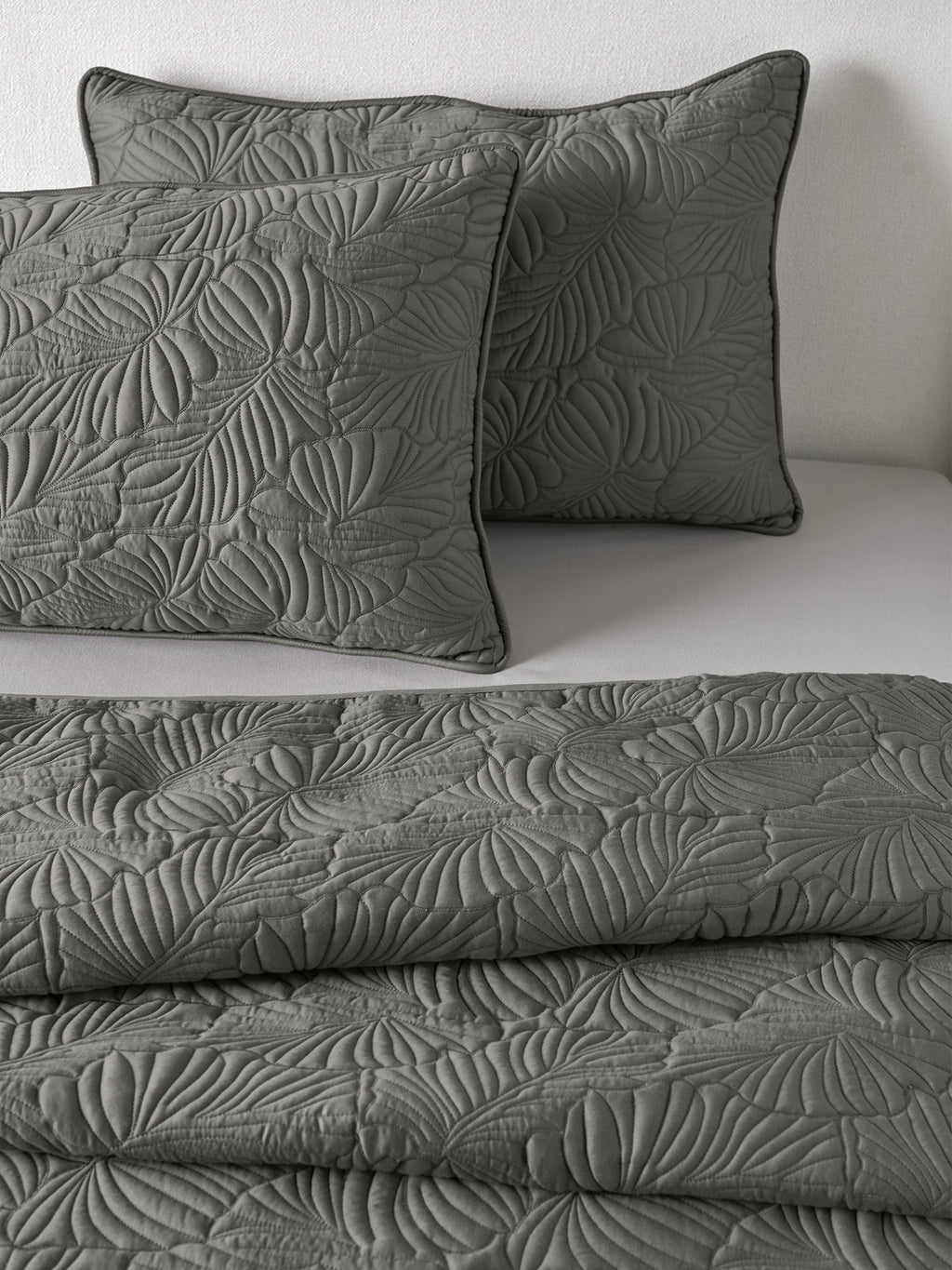 EDEN-GRIFFIN DOUBLE QUILTED BED SPREAD