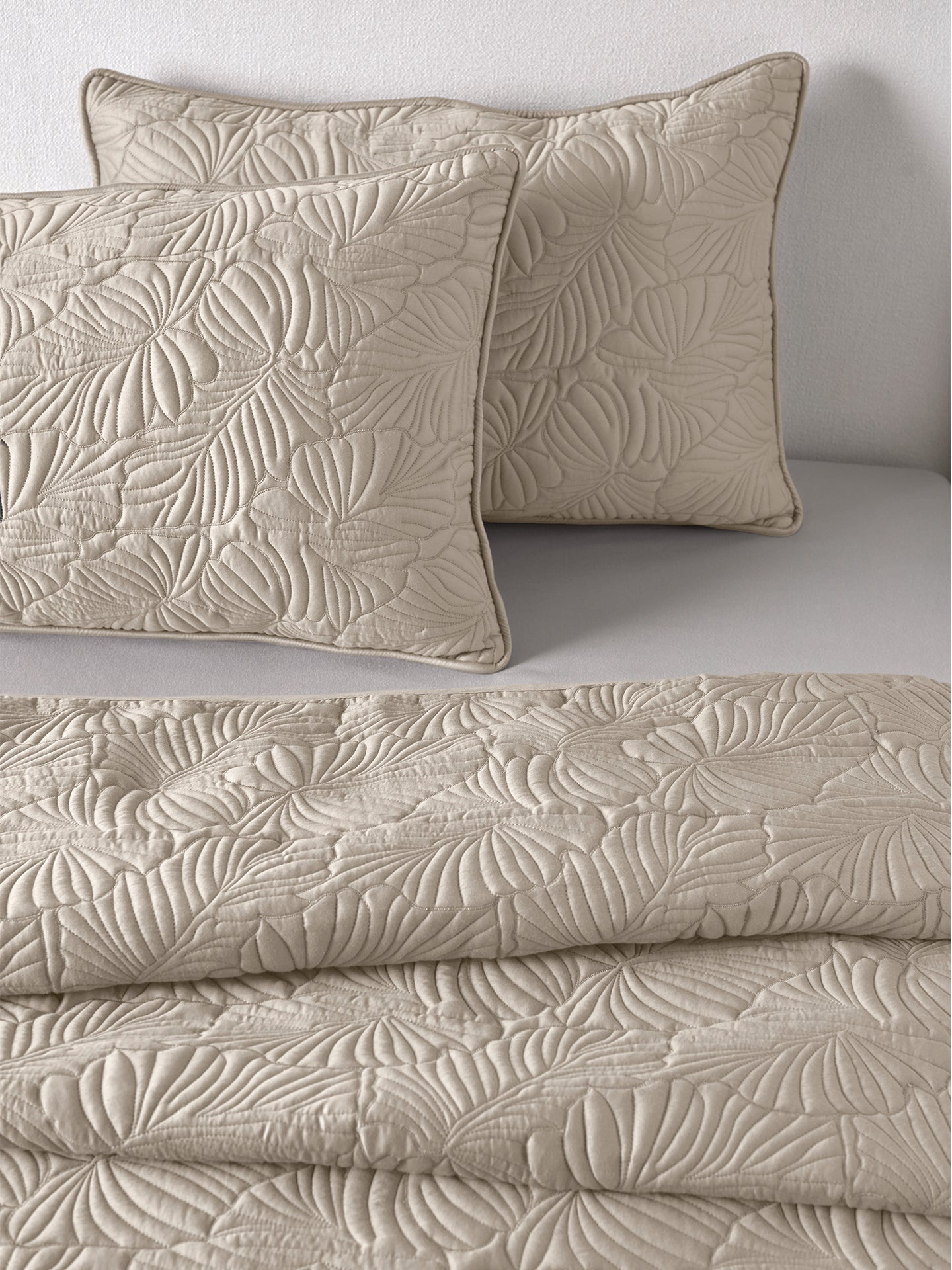 EDEN-LINEN DOUBLE QUILTED BED SPREAD