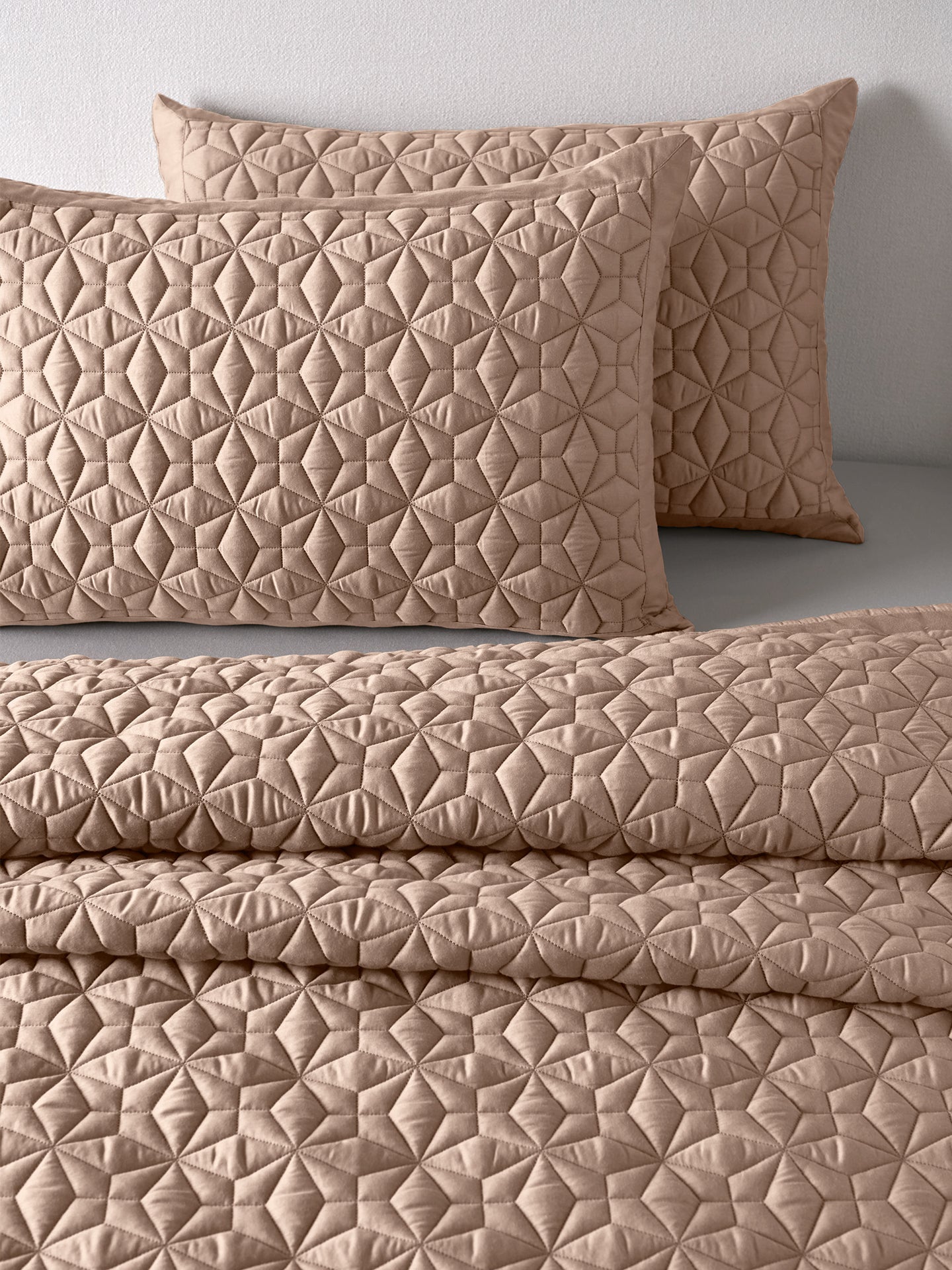 OPALINE-CUBAN SAND DOUBLE QUILTED BED SPREAD