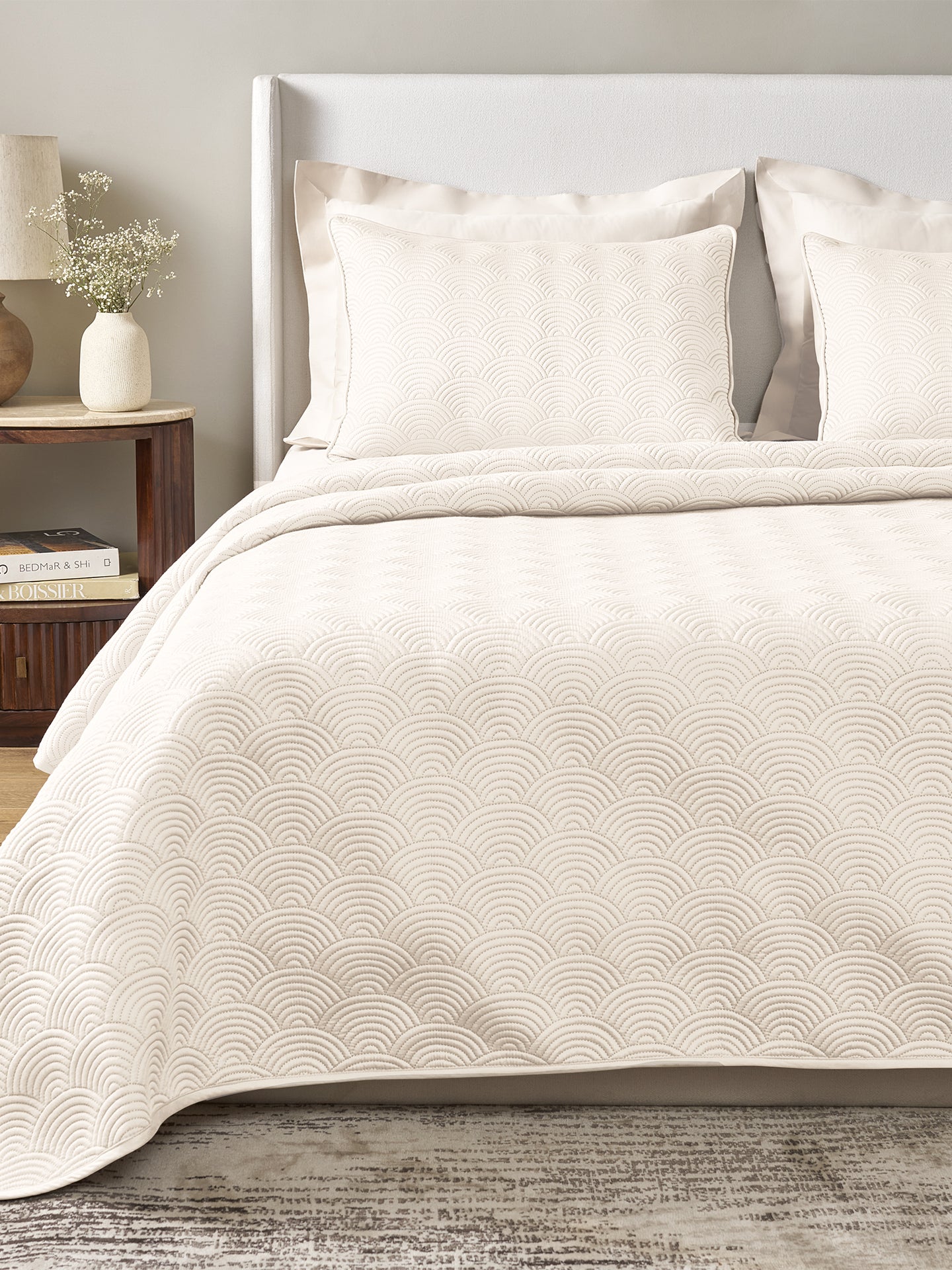 SCALLOP-MARSHMALLOW DOUBLE QUILTED BED SPREAD
