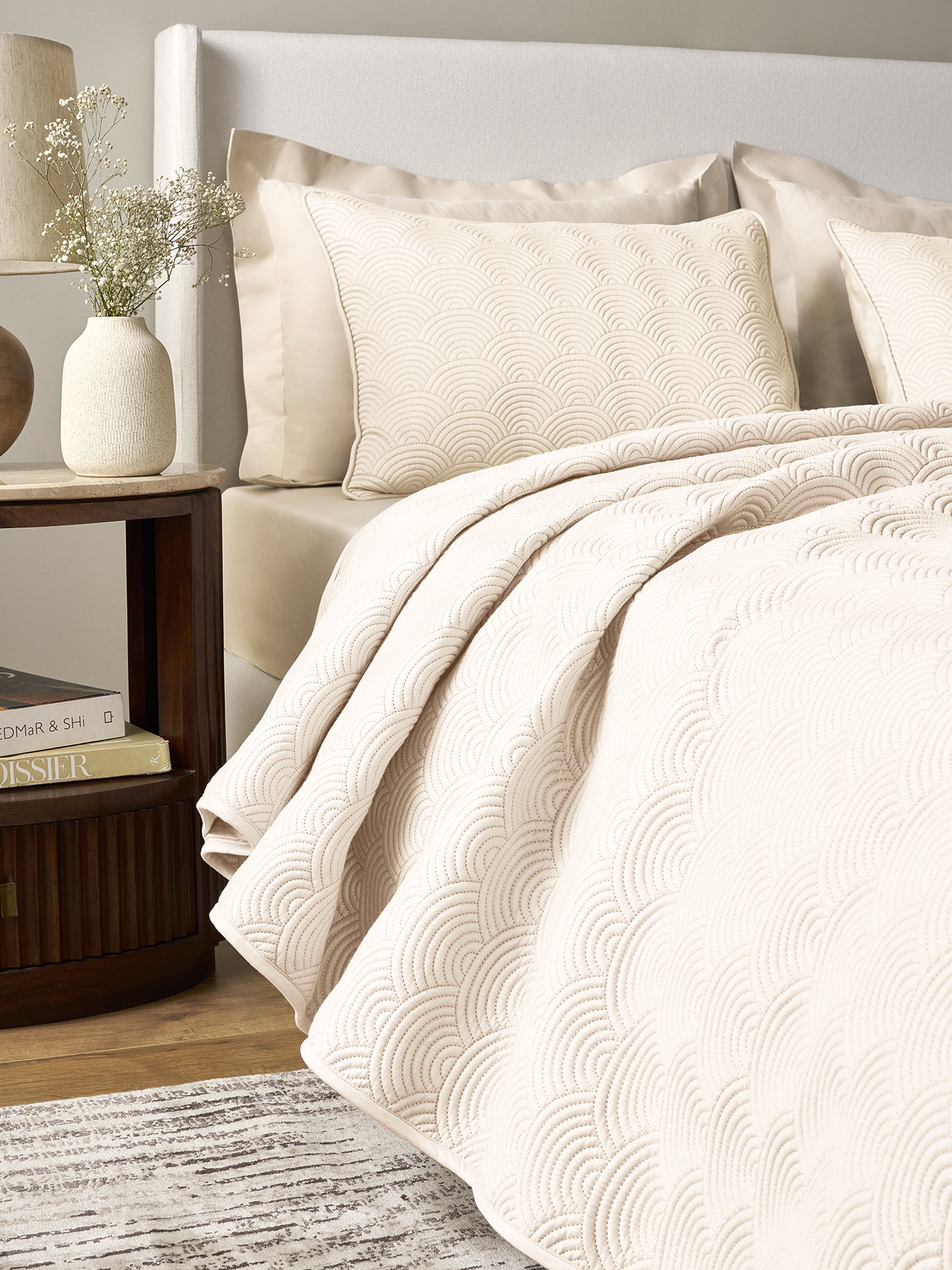 SCALLOP-MARSHMALLOW DOUBLE QUILTED BED SPREAD