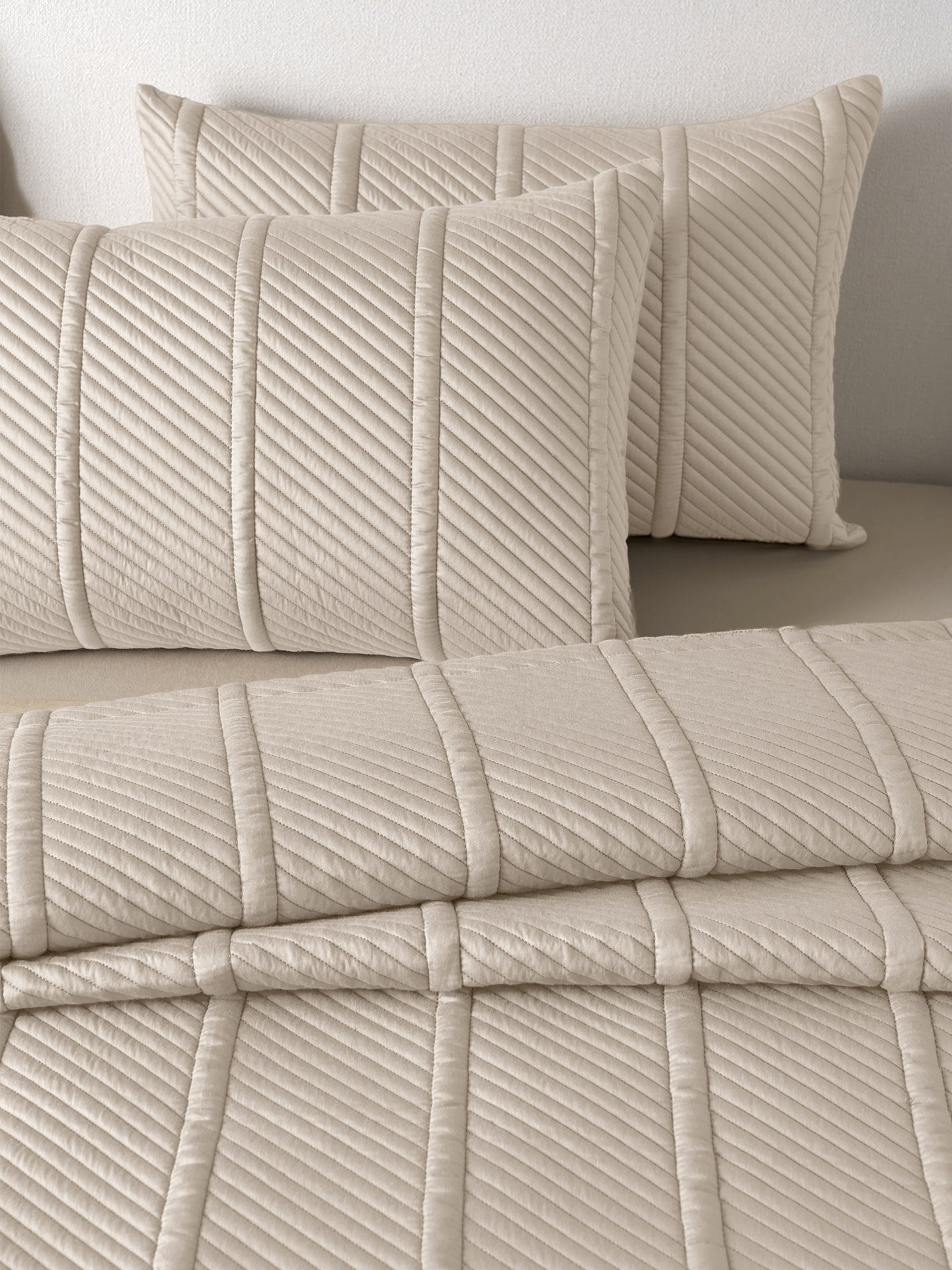 VORTEX-LINEN DOUBLE QUILTED BED SPREAD