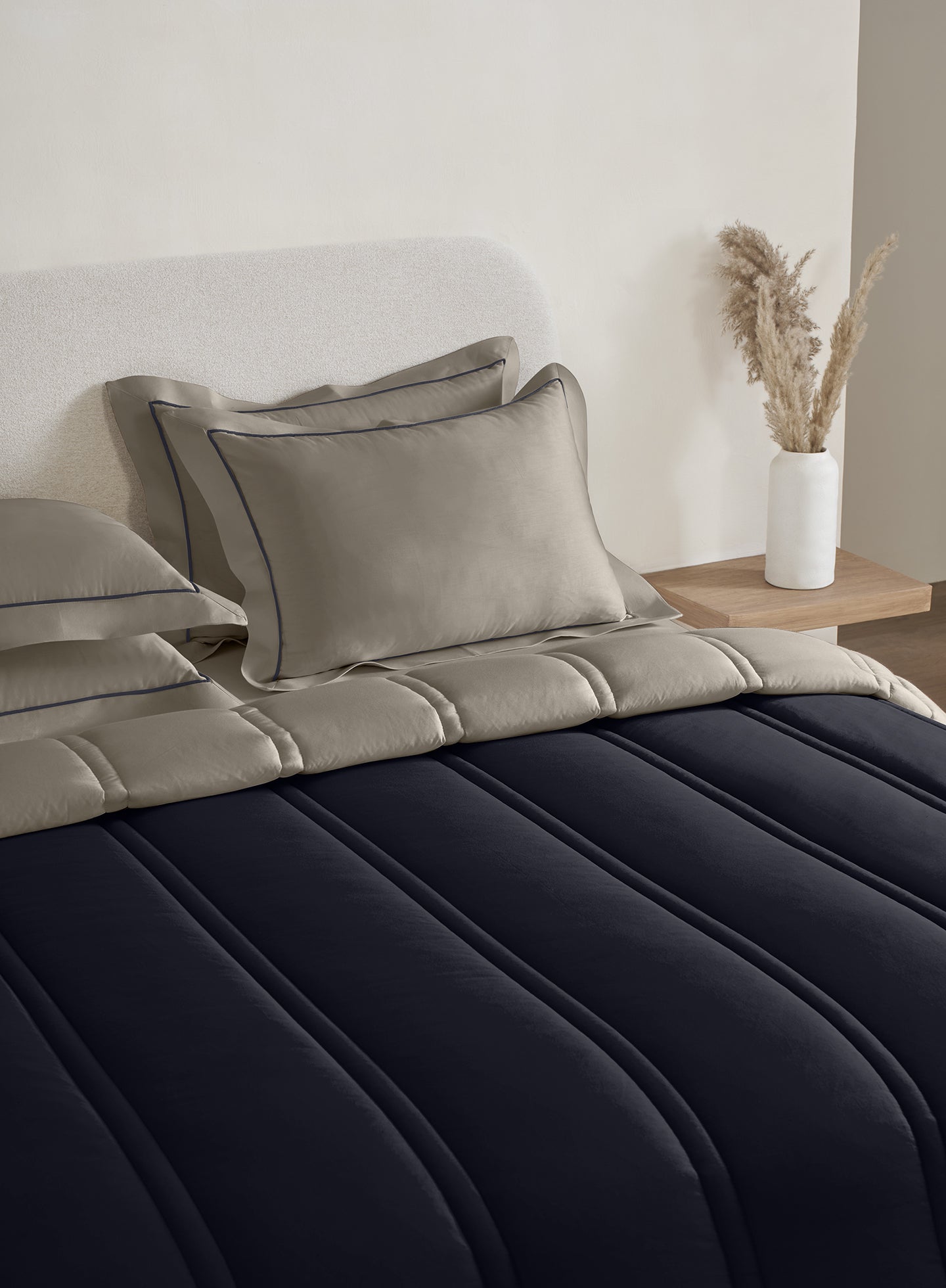 ARRAY-CAVIAR-FALCON DOUBLE COMFORTER BEDDING SET