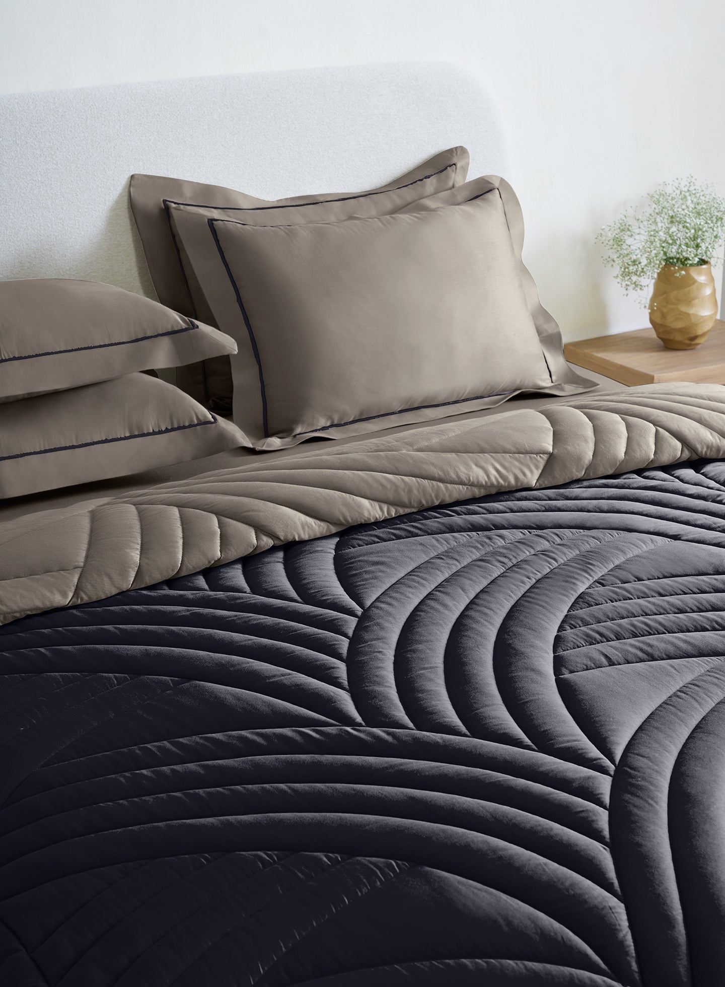 ASTRATTO-CAVIAR-FALCON DOUBLE COMFORTER BEDDING SET