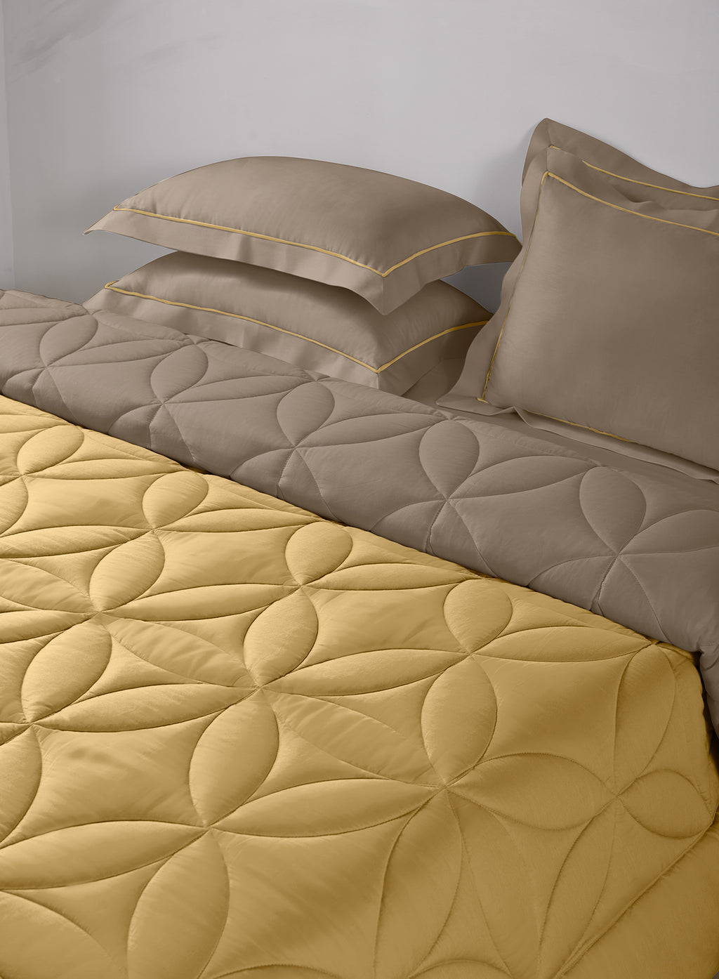 BELLA-GOLDEN PALM-TIMBER WOLF DOUBLE COMFORTER BEDDING SET