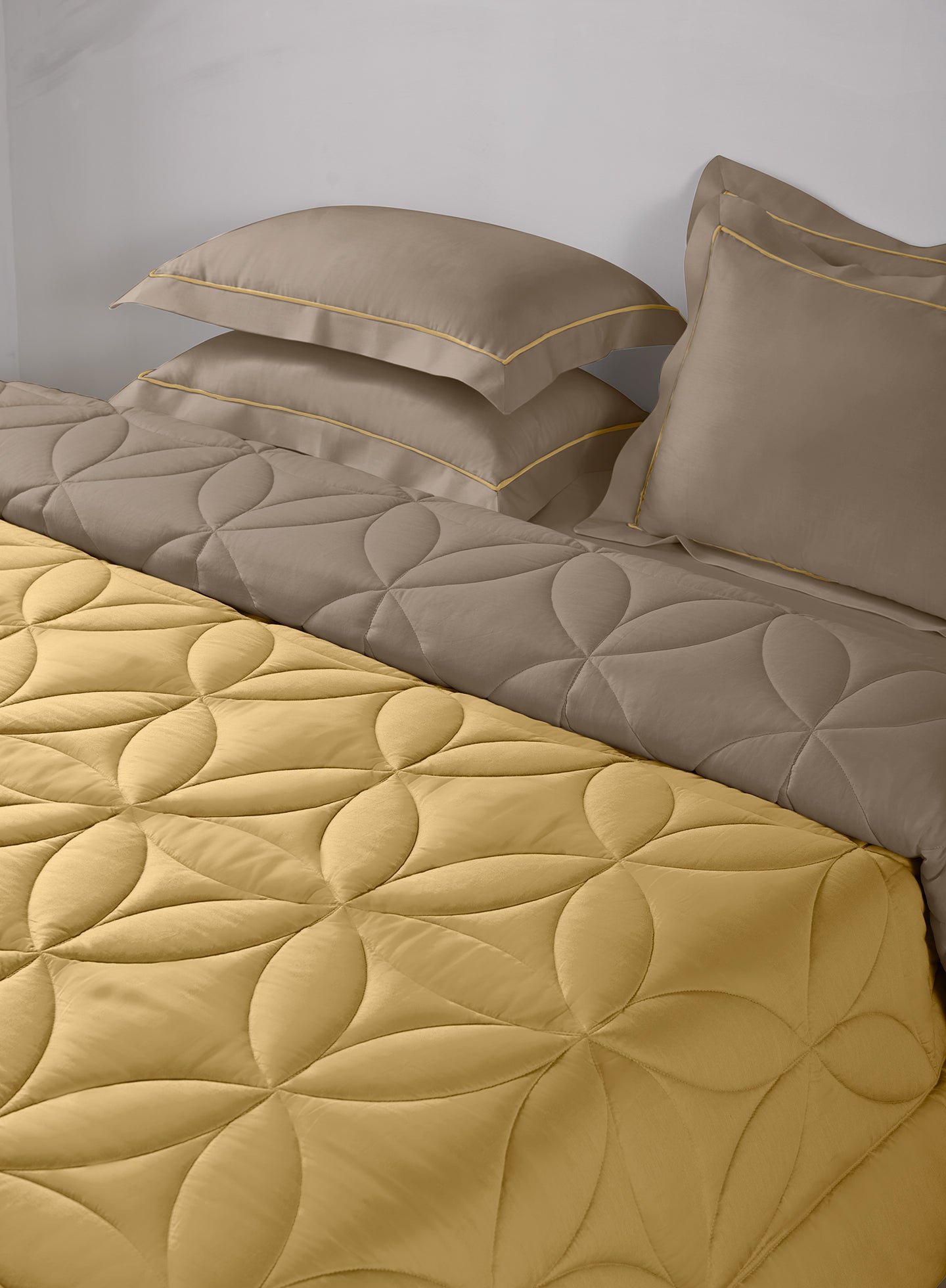 BELLA-GOLDEN PALM-TIMBER WOLF DOUBLE COMFORTER BEDDING SET