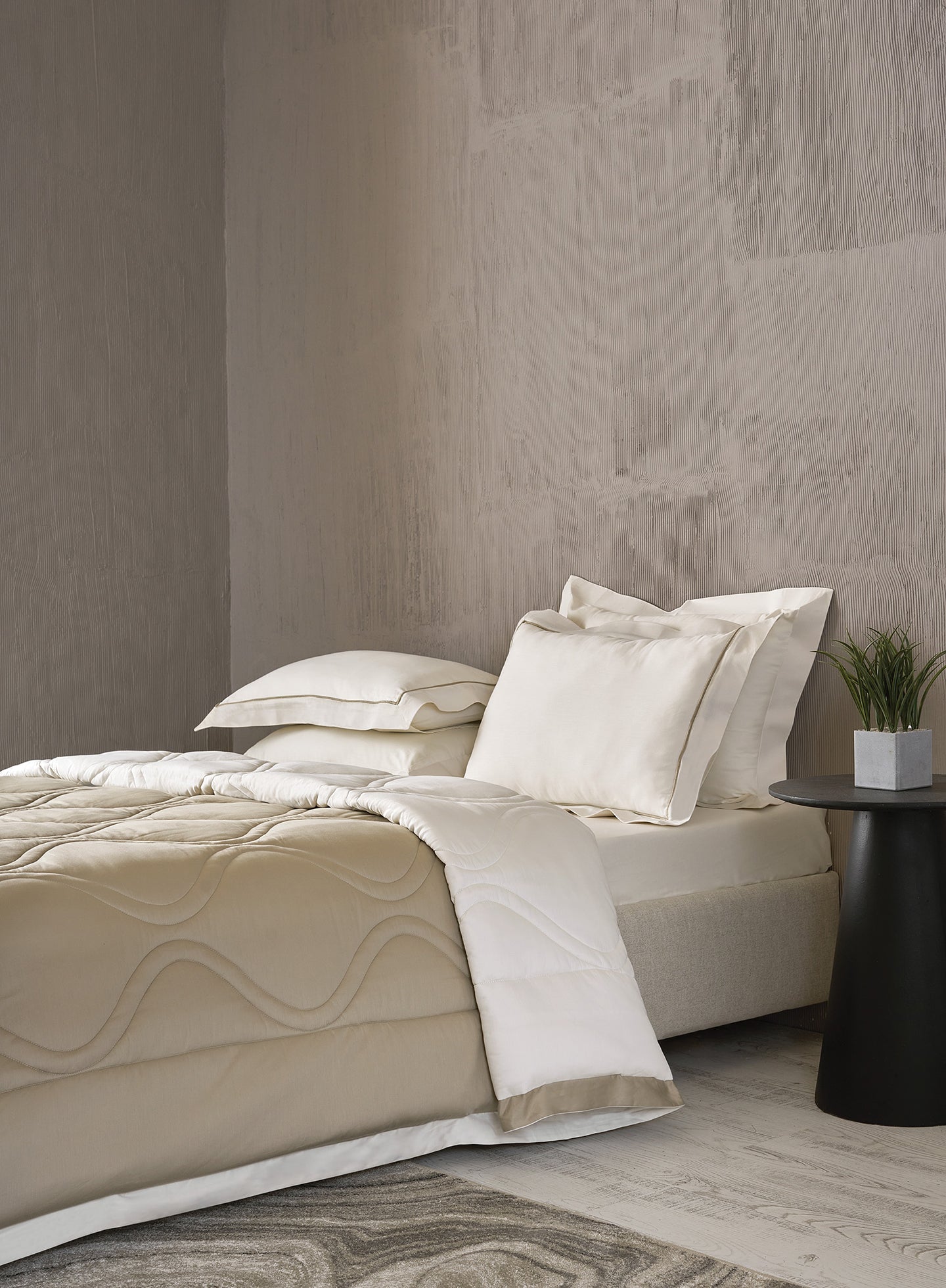 BEVERLEY-STAR WHITE-OATMEAL DOUBLE COMFORTER BEDDING SET