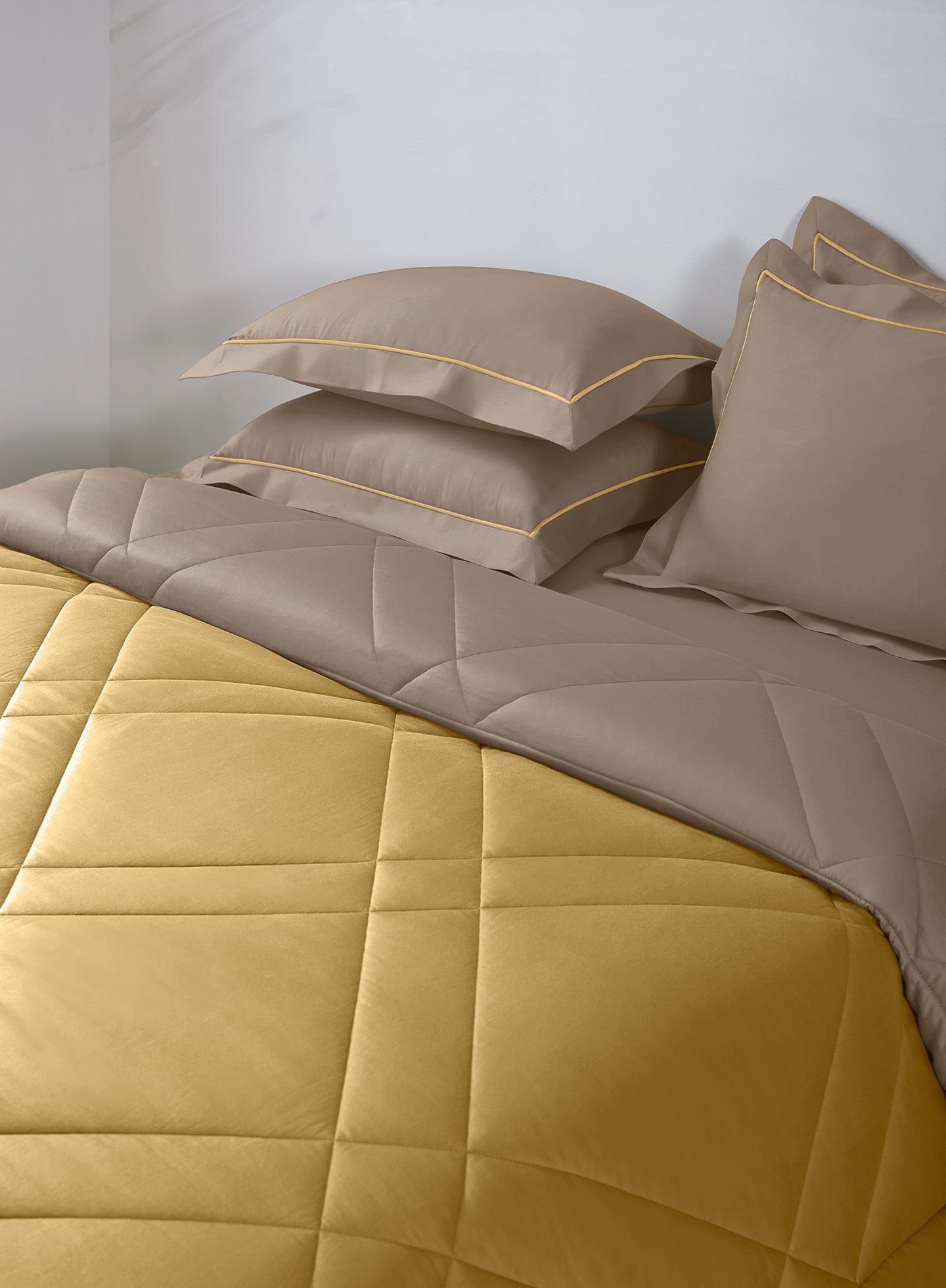 LOZENGE-GOLDEN PALM-TIMBER WOLF DOUBLE COMFORTER BEDDING SET