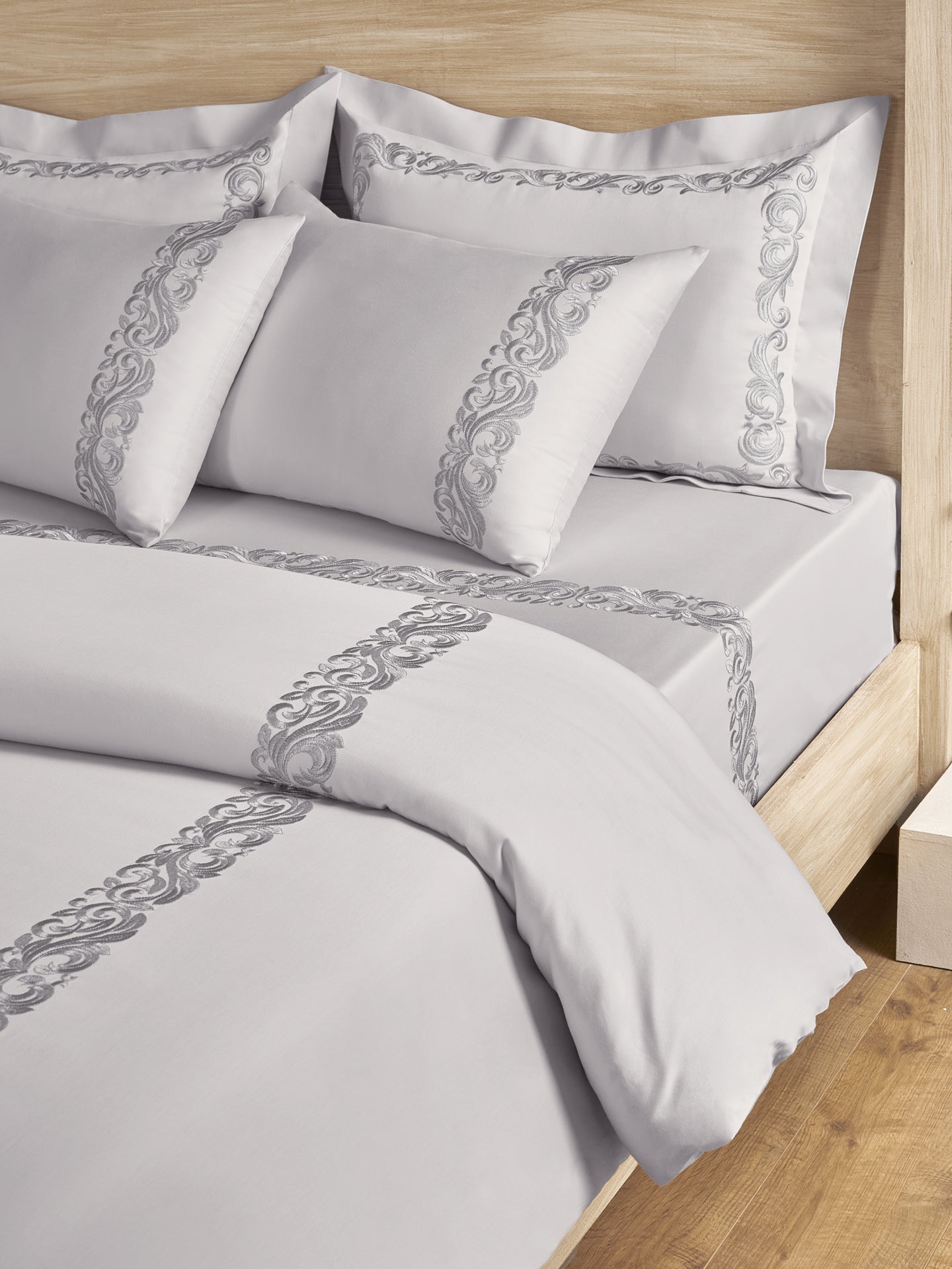SCROLLIS-LIGHT SILVER KING BED SHEET SET