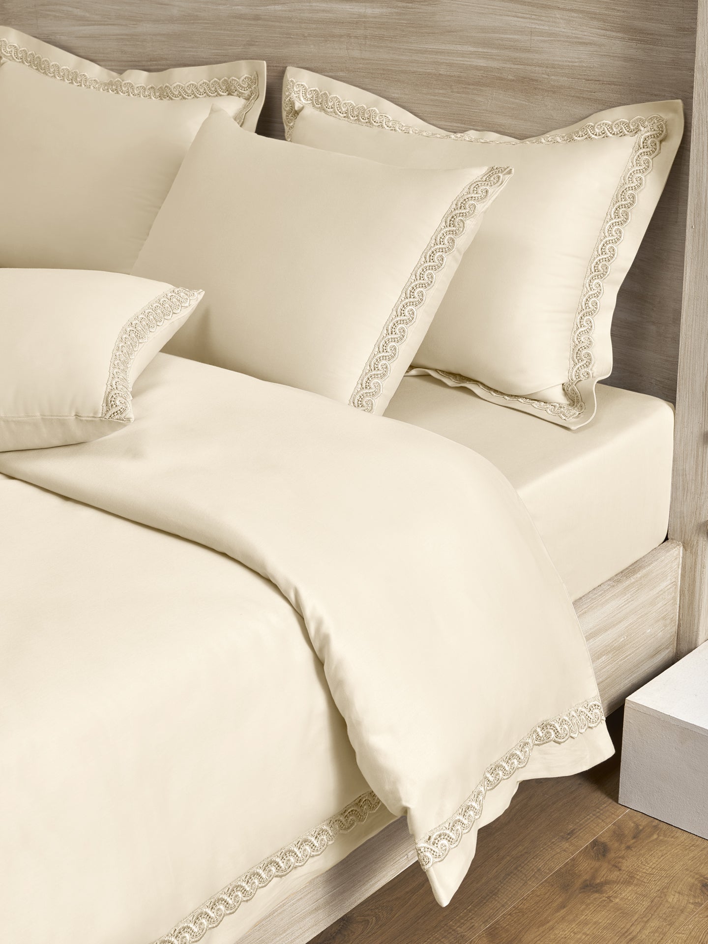 SERENO-CLOUD CREAM KING BED SHEET SET