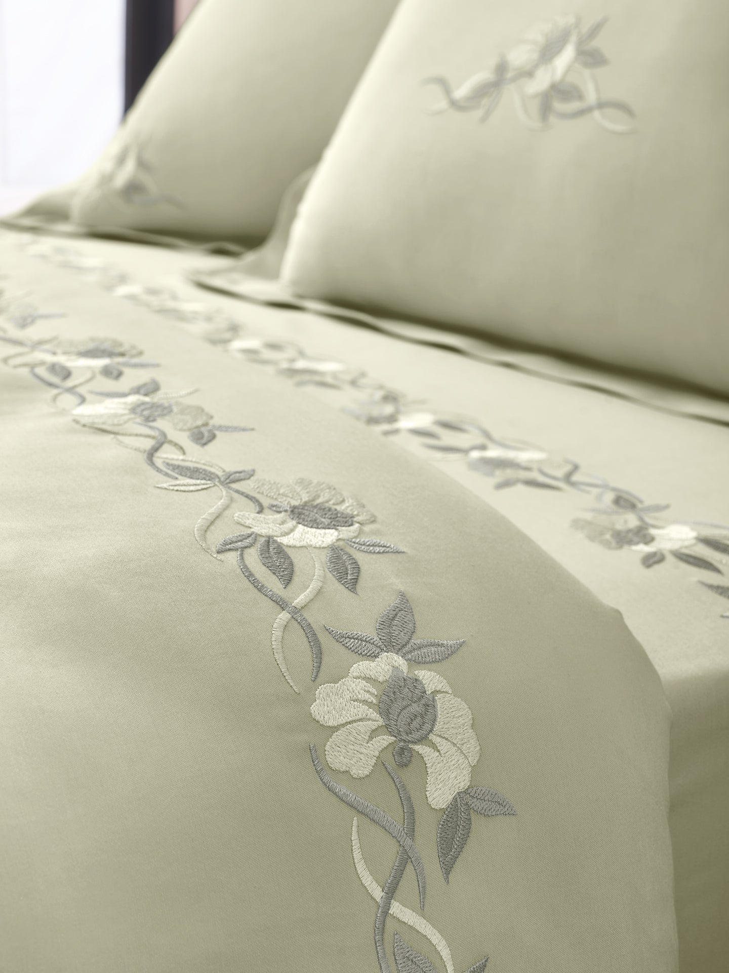 VINE-CELADON DOUBLE DUVET BEDDING SET