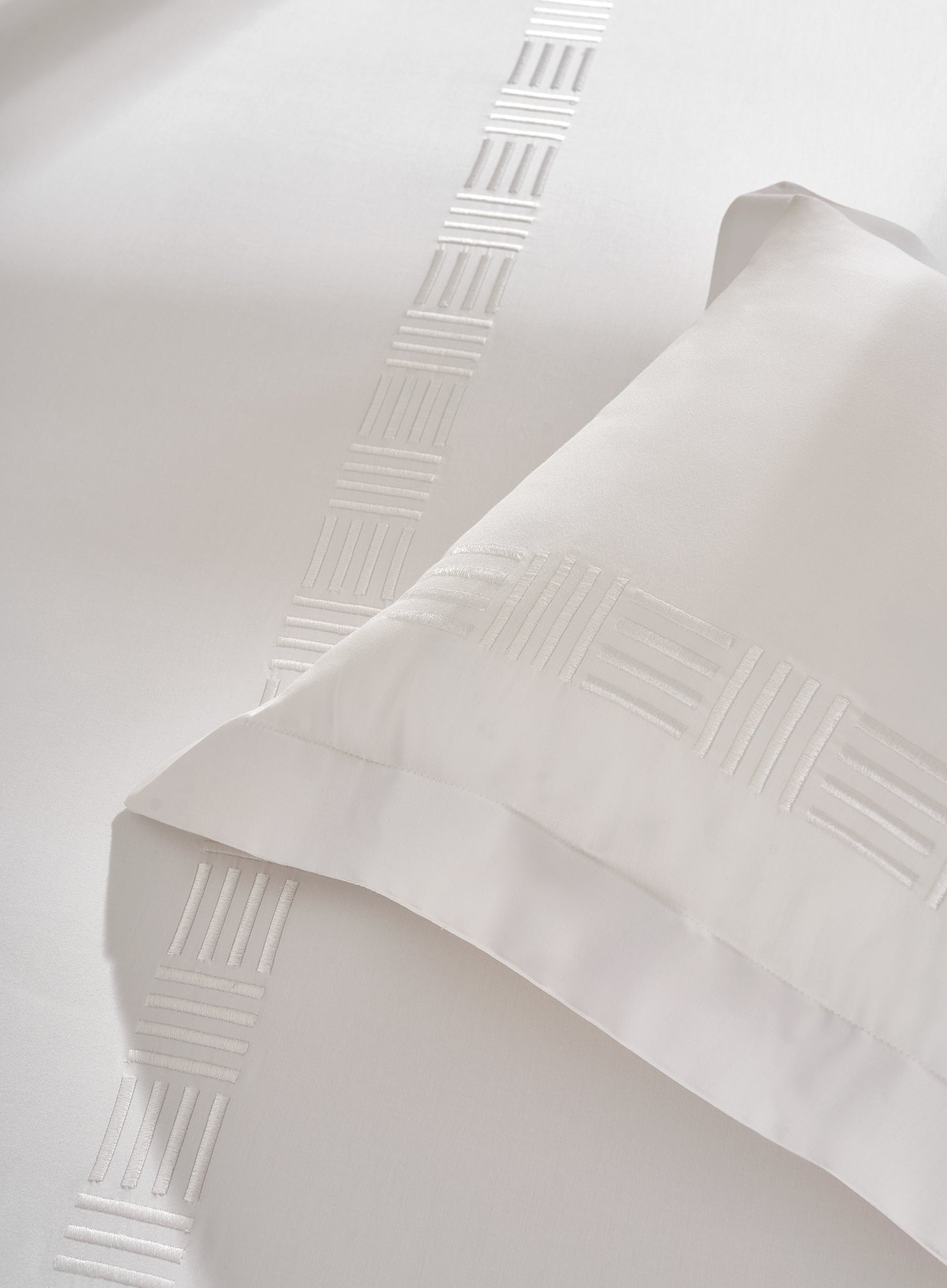 AXON-IVORY KING BED SHEET SET