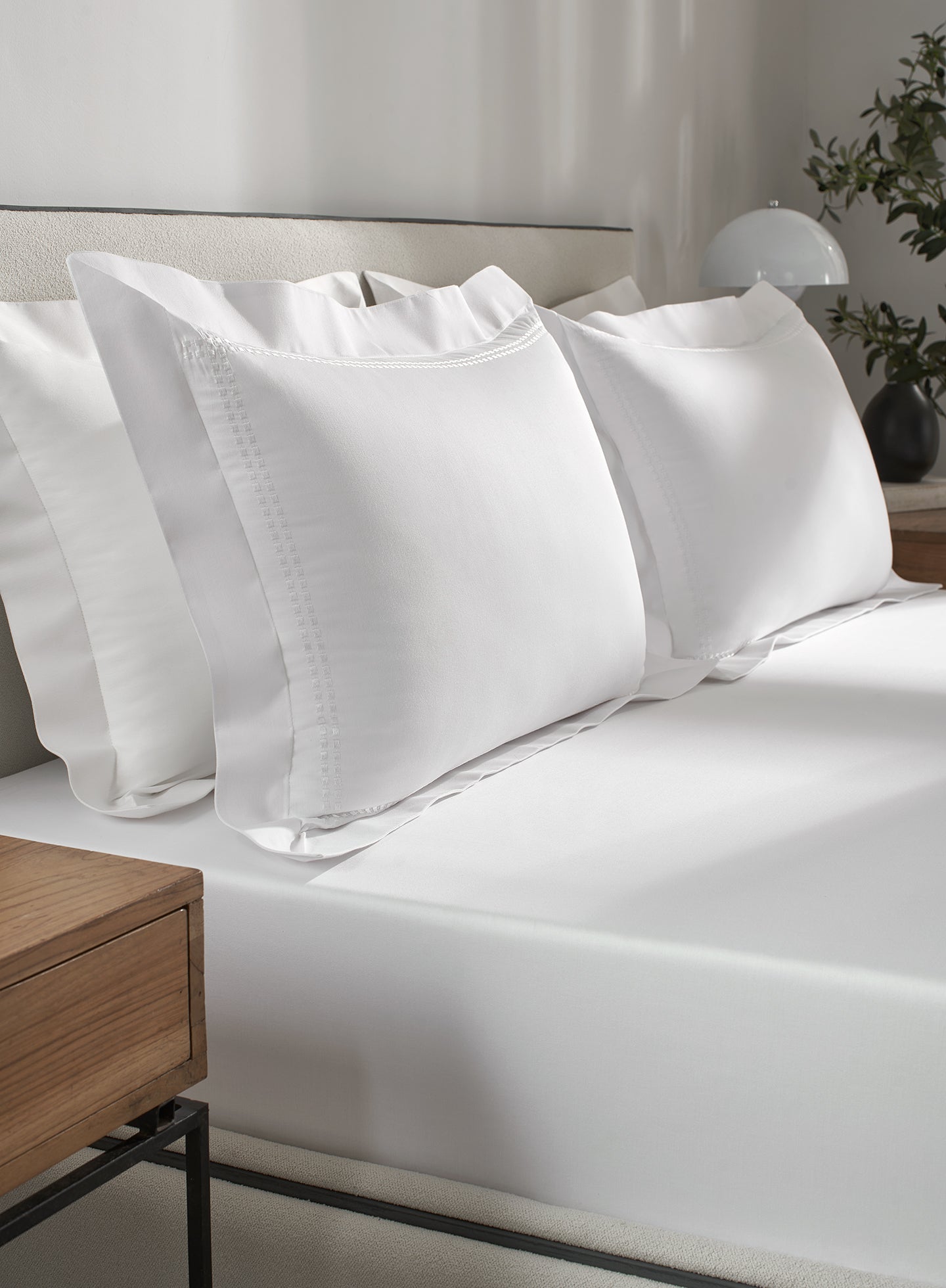 LUMA-BRILLIANT WHITE KING BED SHEET SET