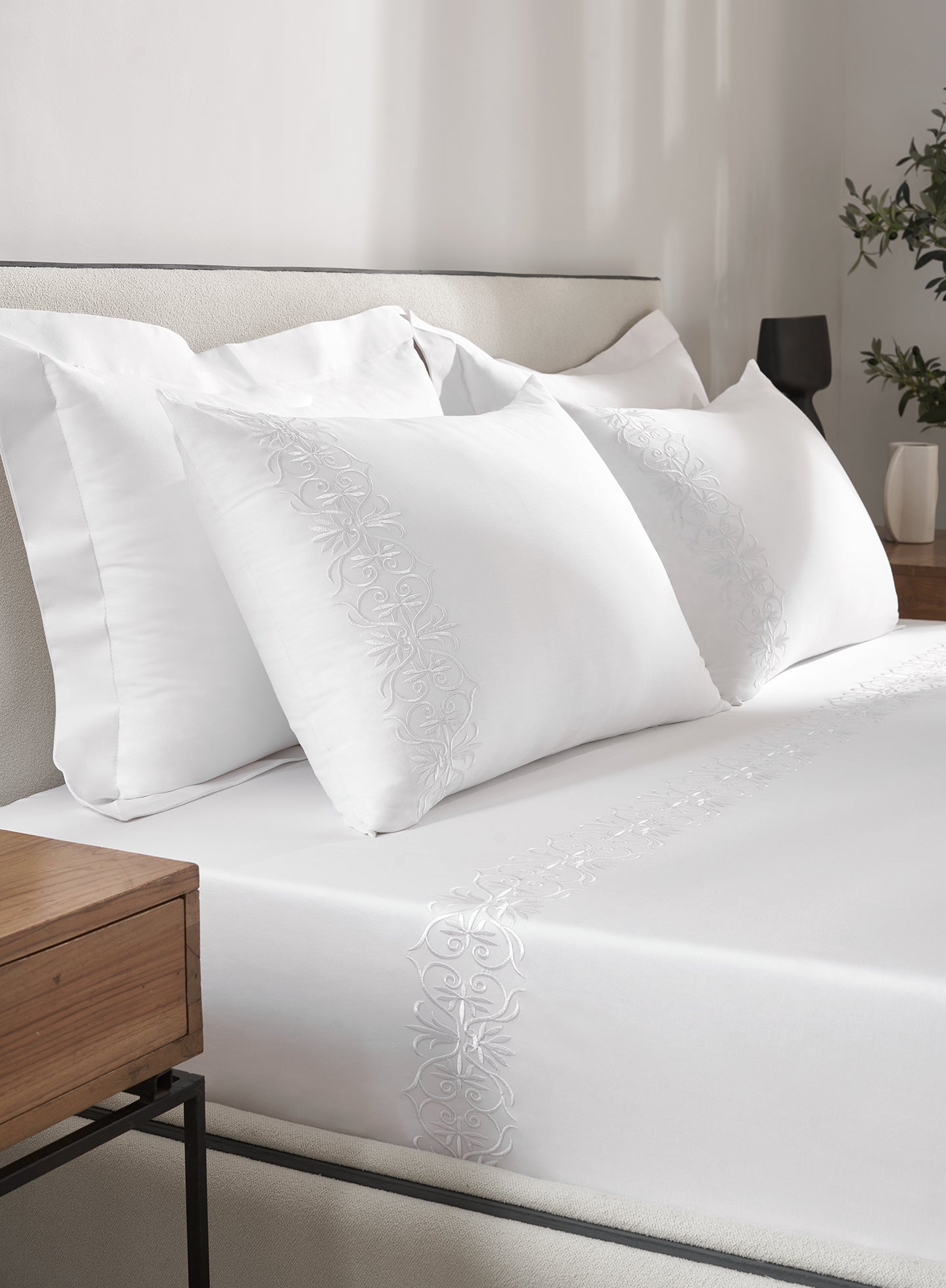 MONARCH-BRILLIANT WHITE KING BED SHEET SET