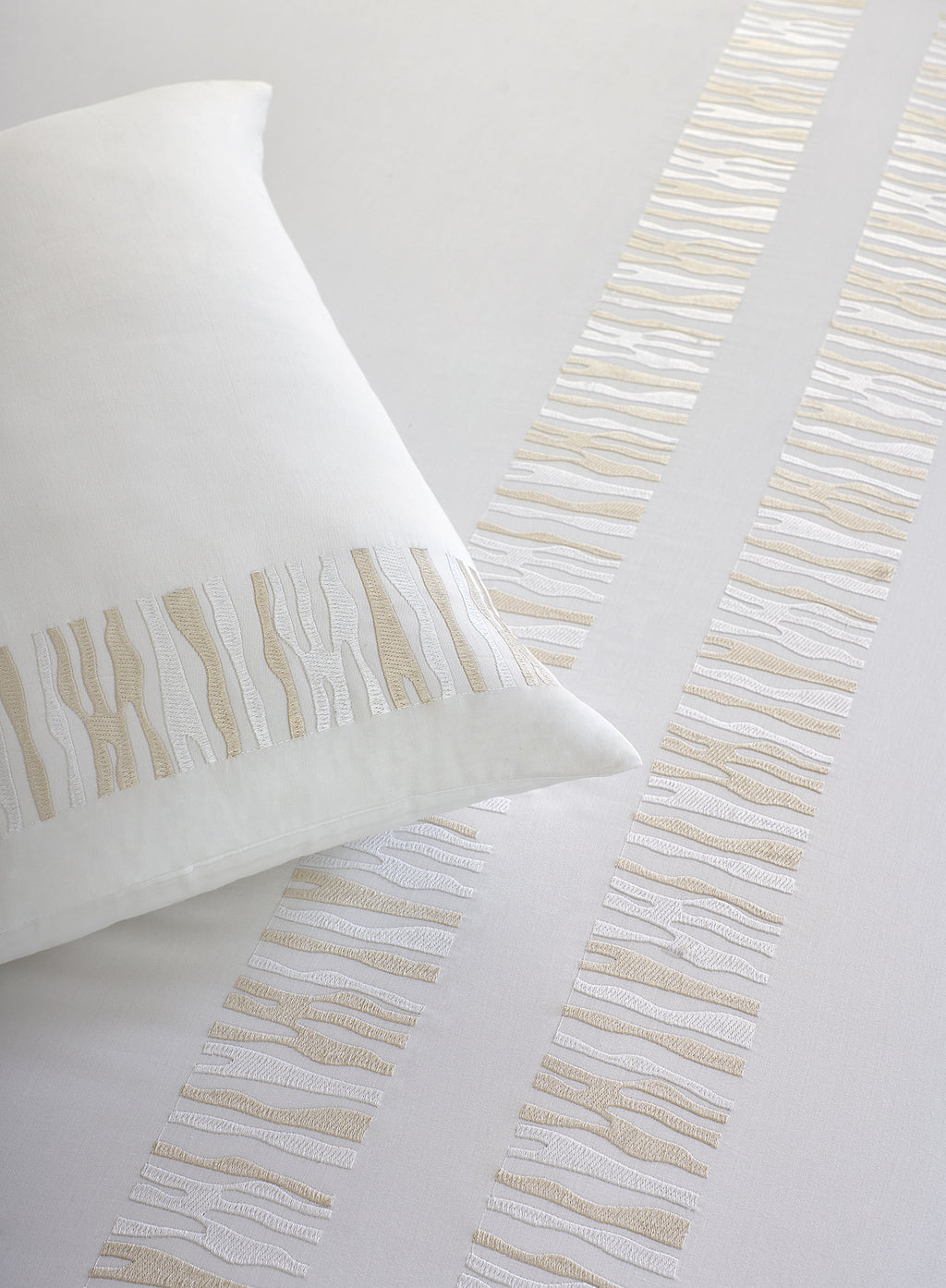TERRA-BRILLIANT WHITE KING BED SHEET SET