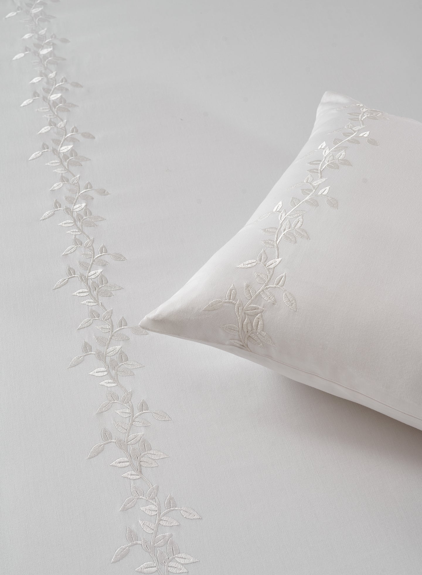 VERONA-BRILLIANT WHITE KING BED SHEET SET