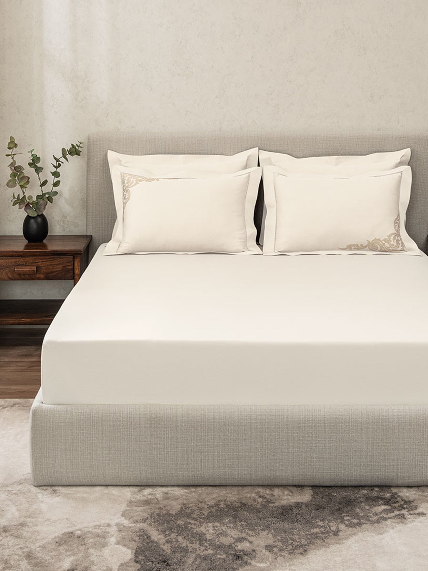 BAROQUE-SNOW WHITE KING BED SHEET SET