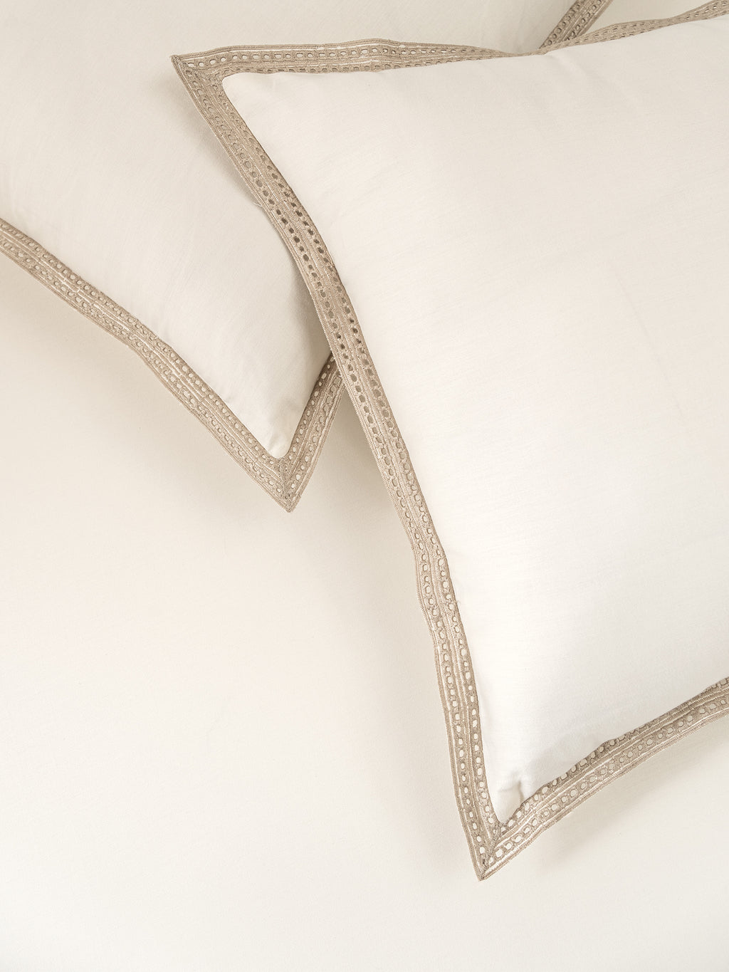 CHANTILLY-SNOW WHITE KING BED SHEET SET