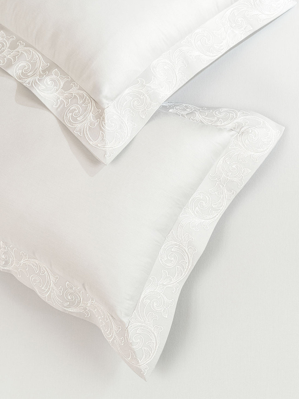 FILIGREE-BRIGHT WHITE KING BED SHEET SET