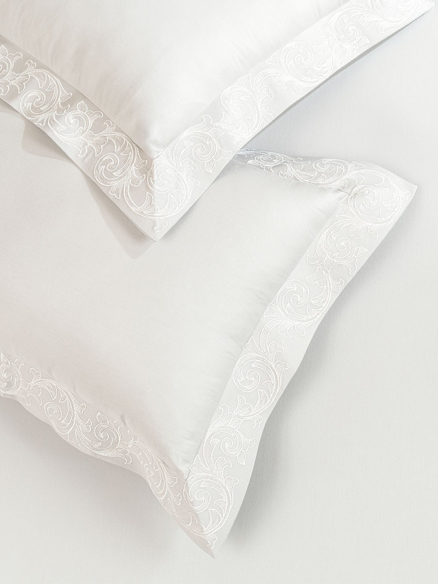 FILIGREE-BRIGHT WHITE KING BED SHEET SET