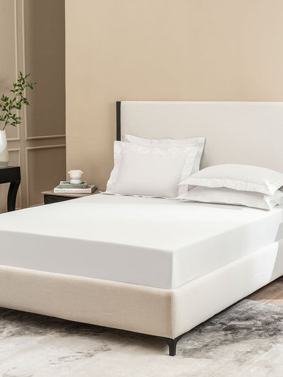 FILIGREE-BRIGHT WHITE KING BED SHEET SET