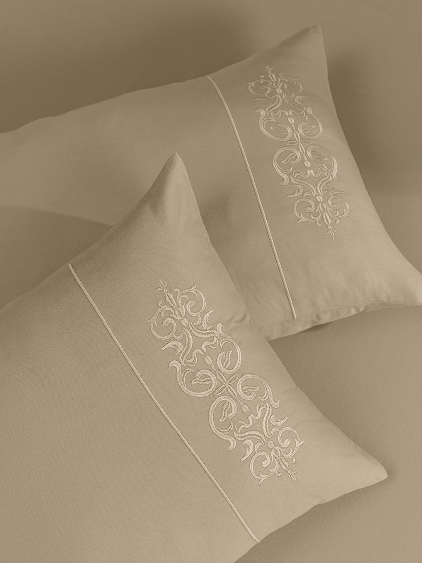ORNATE-FRENCH OAK KING BED SHEET SET