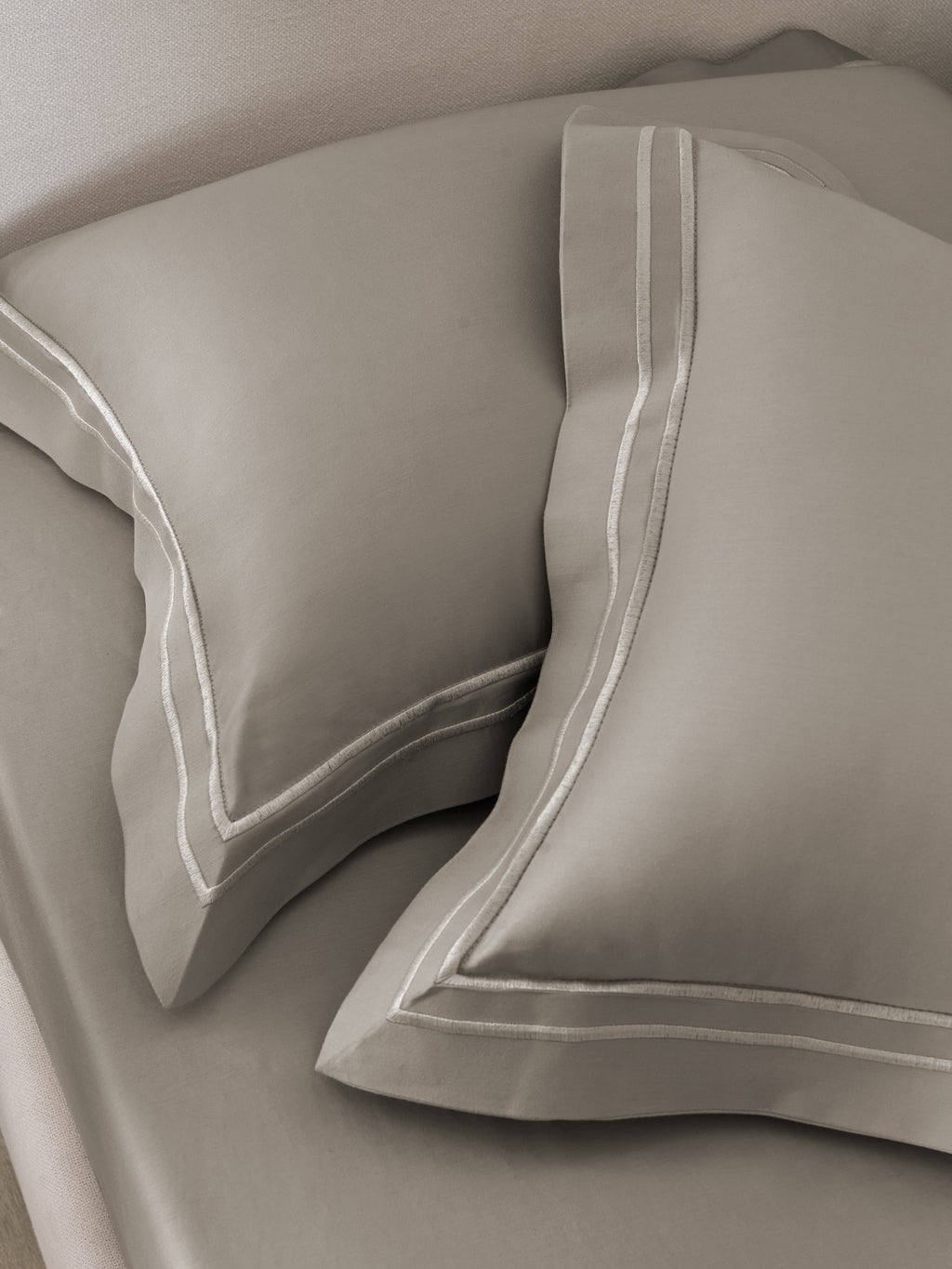 LIGHT CHARCOAL KING BED SHEET SET