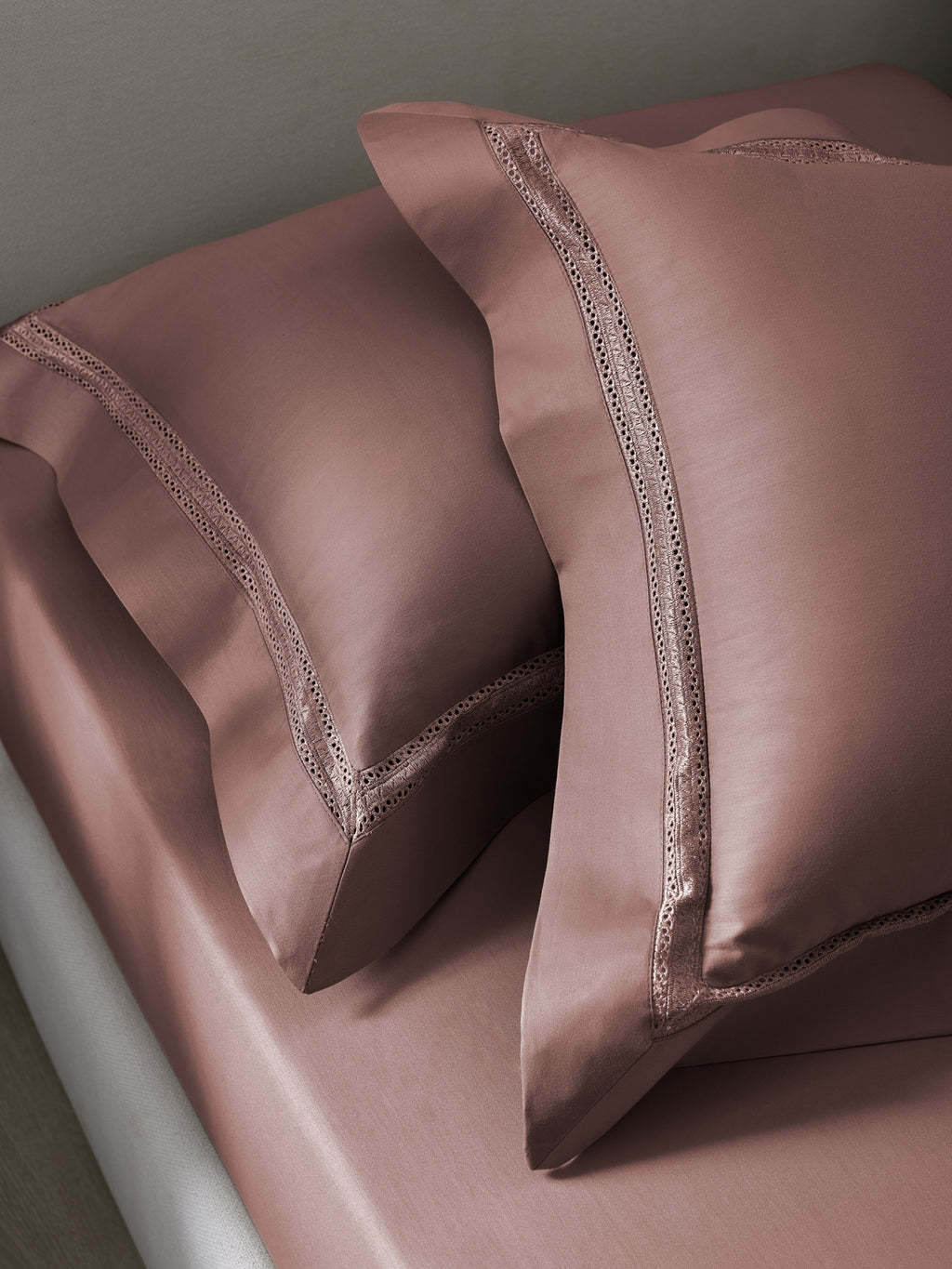 WITHERED ROSE PILLOW COVER