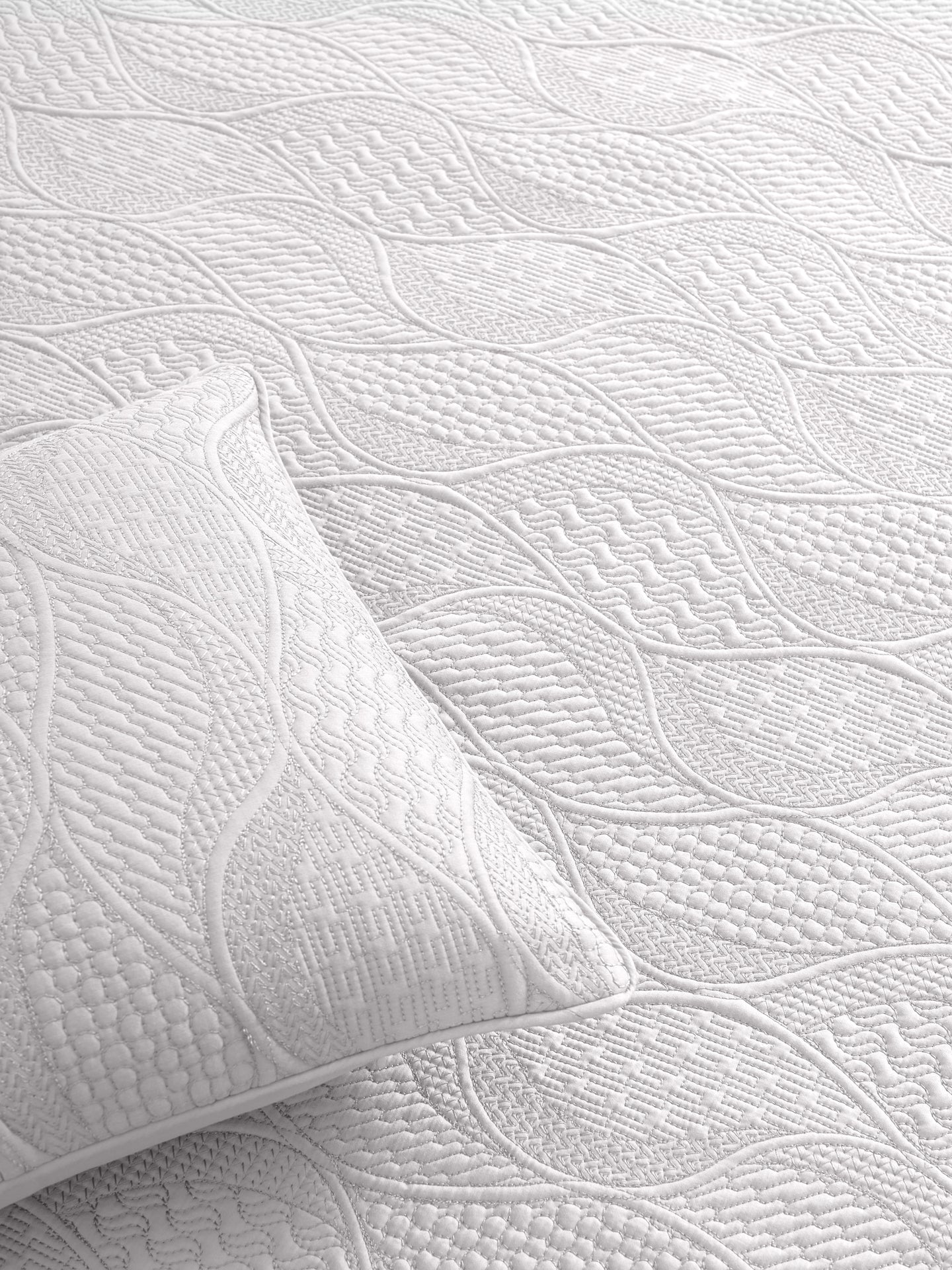 BRIAR-BRILLIANT WHITE DOUBLE QUILTED BEDSPREAD SET