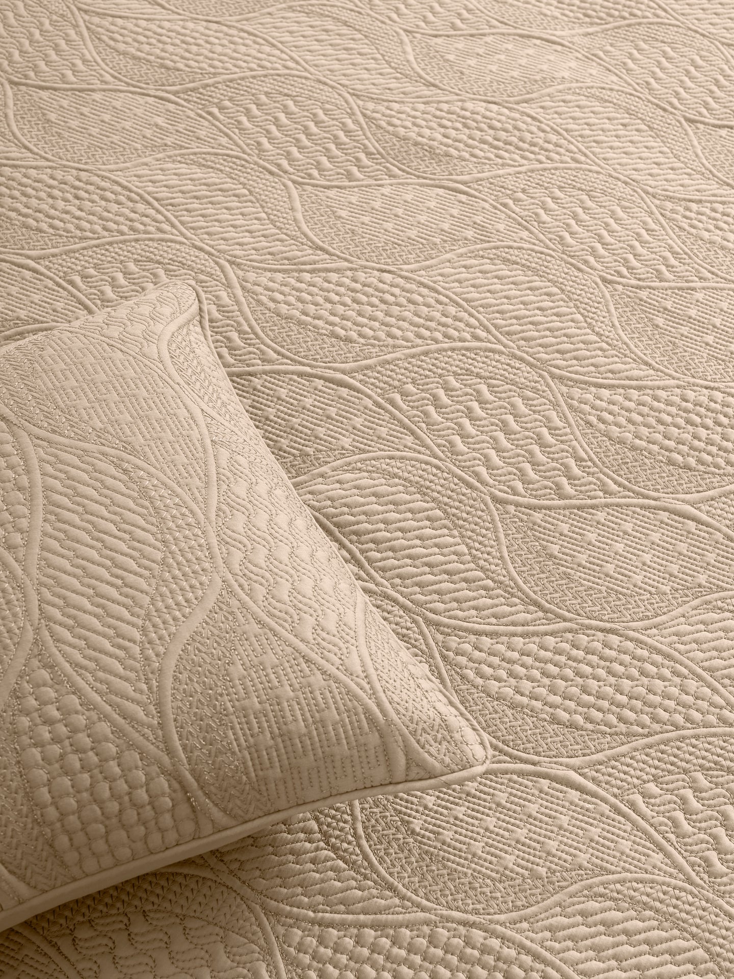 BRIAR-SAND DOUBLE QUILTED BEDSPREAD SET