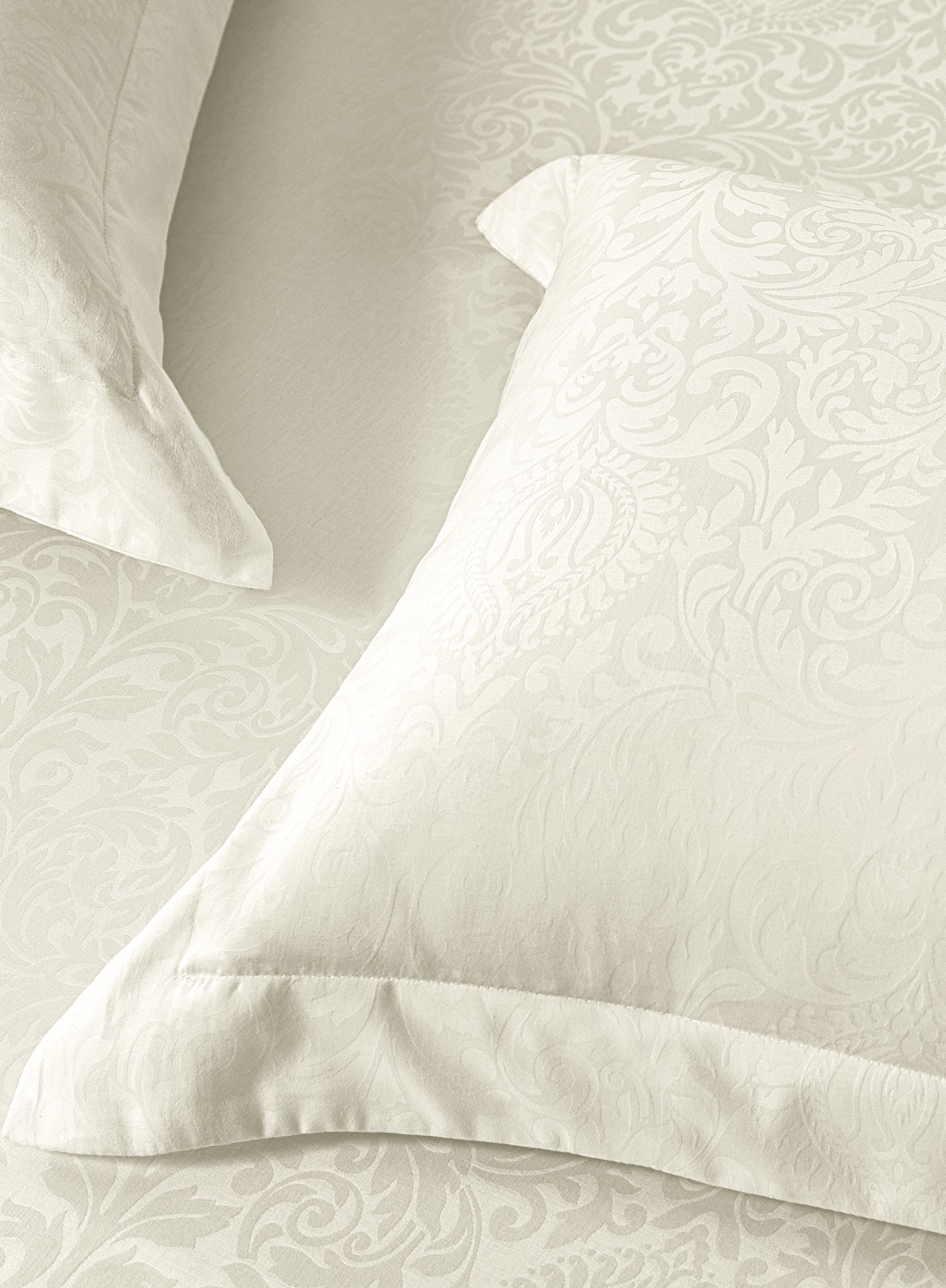 VALENCIA-BUTTERMILK KING BED SHEET SET