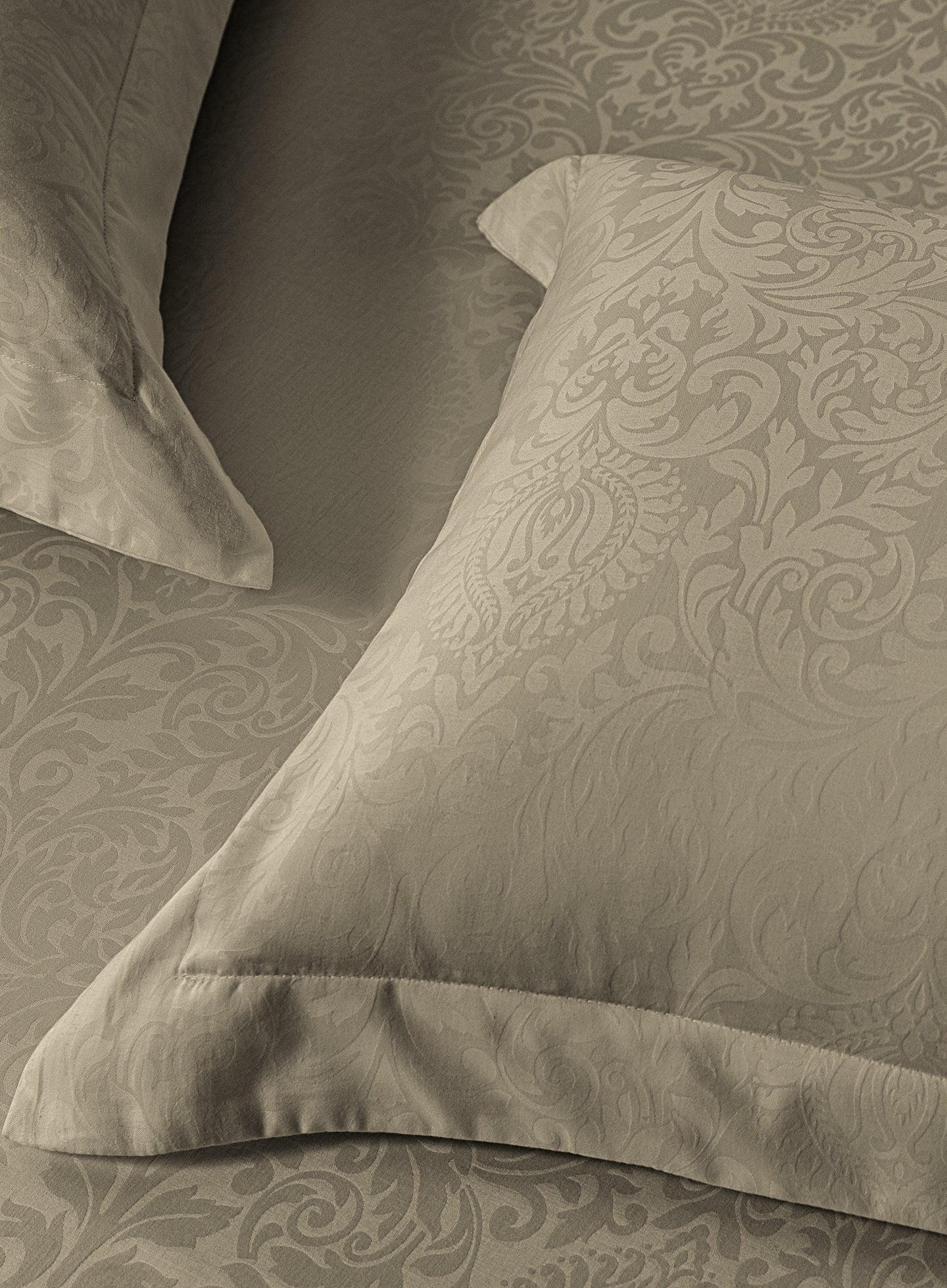 VALENCIA-ROASTED CASHEW KING BED SHEET SET