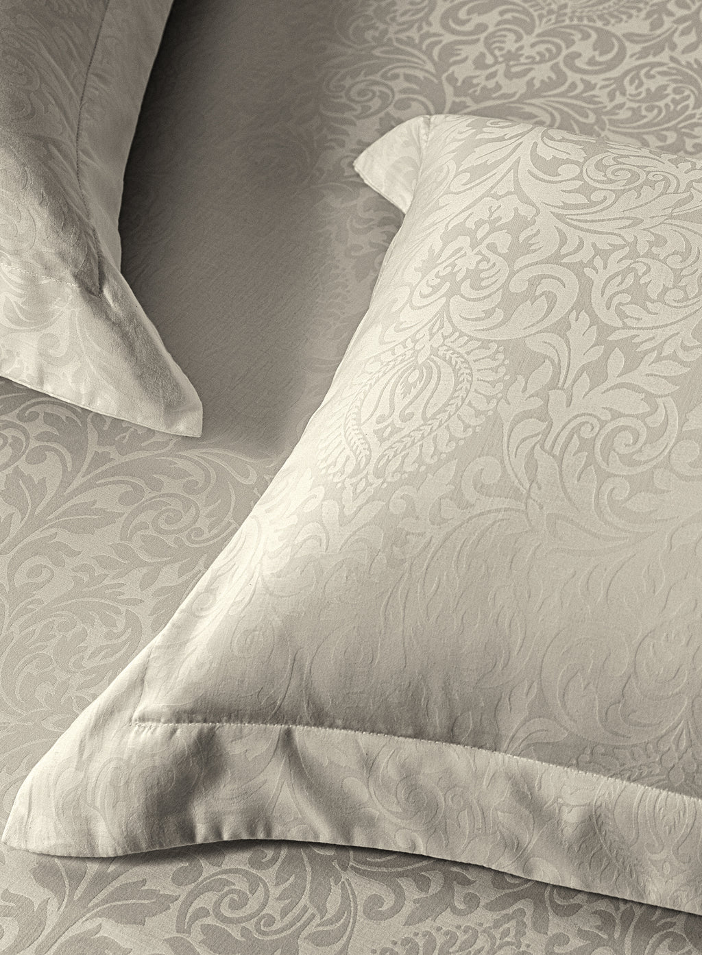 VALENCIA-MOONSTRUCK KING BED SHEET SET