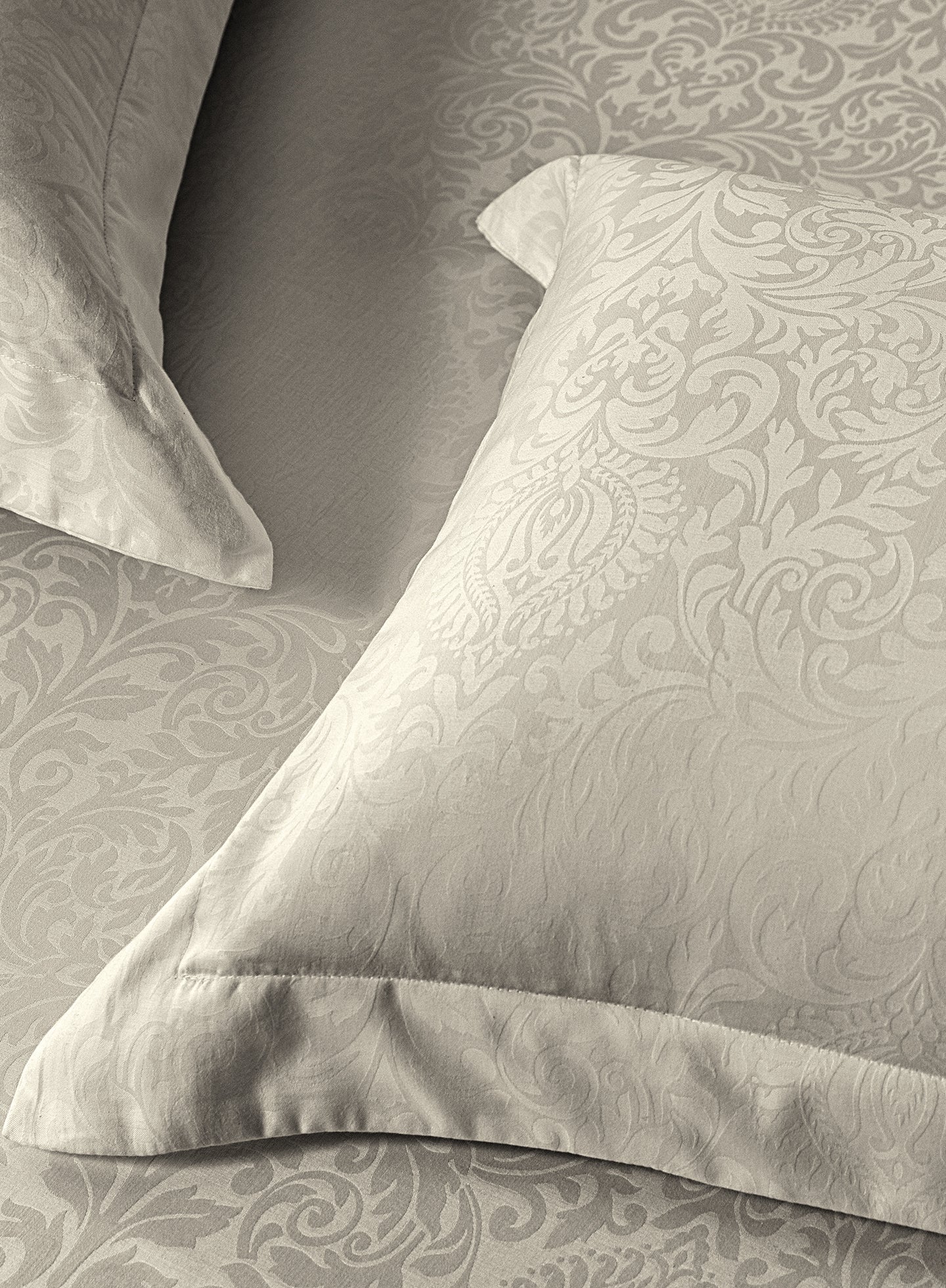 VALENCIA-MOONSTRUCK KING BED SHEET SET