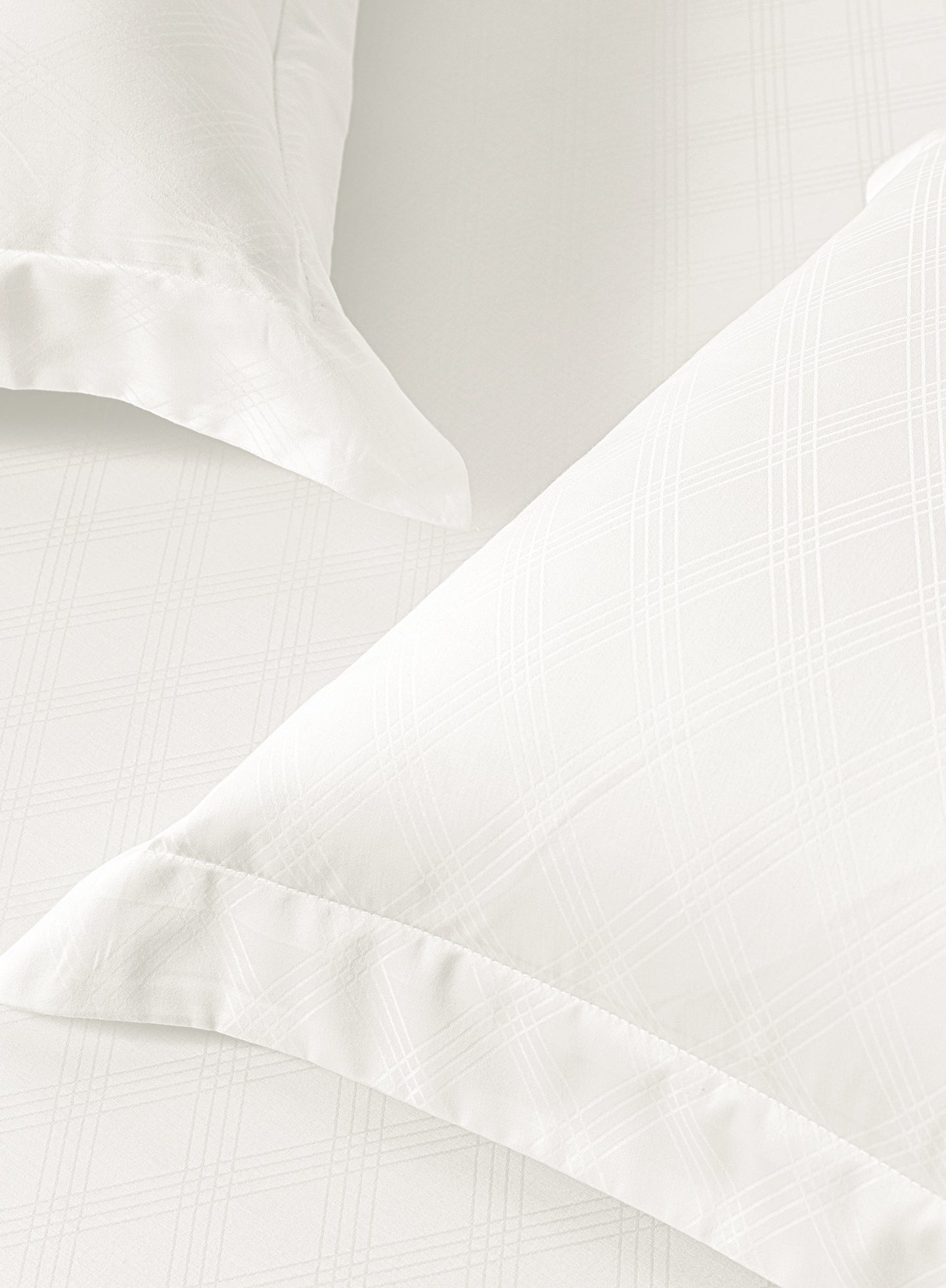 ARCADIA-BRIGHT WHITE KING BED SHEET SET
