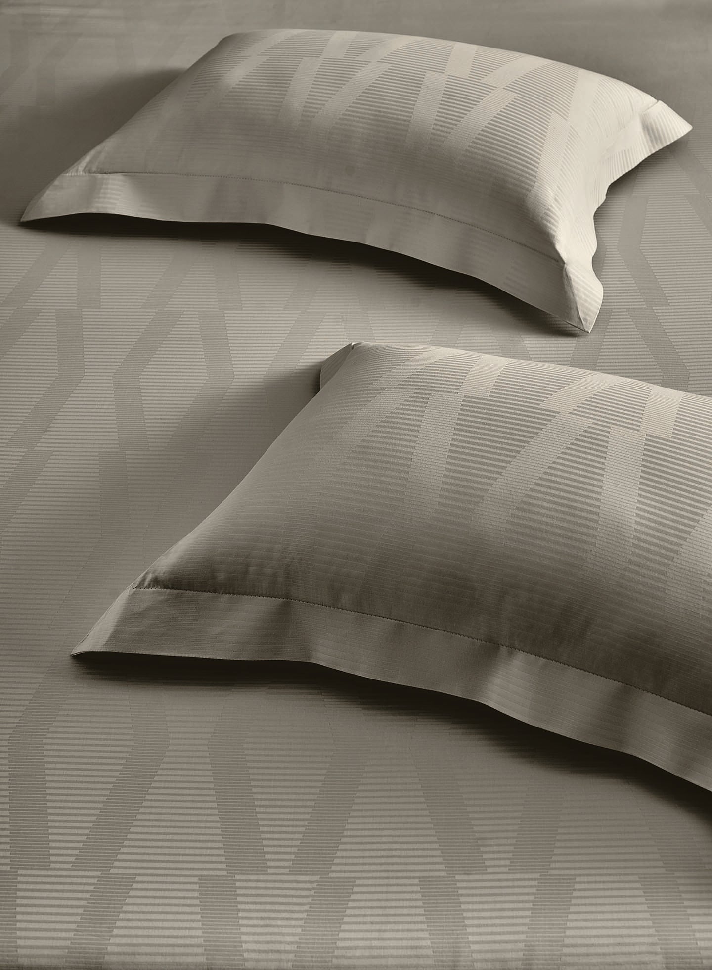 STREAK-MOON STRUCK KING BED SHEET SET