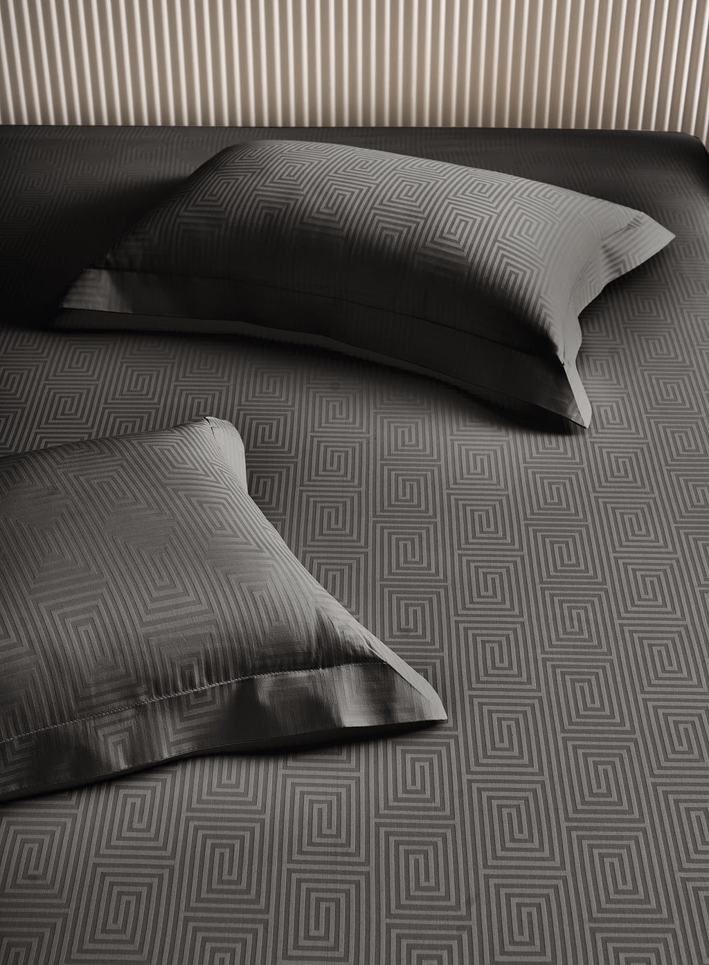 RAVEL-CHARCOAL GREY KING BED SHEET SET