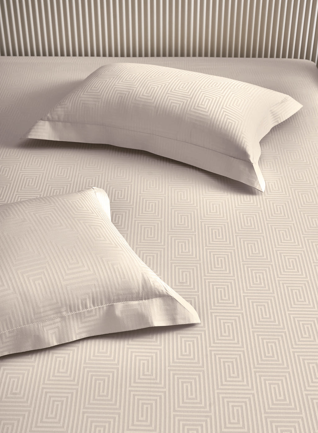 RAVEL-TURTLE DOVE KING BED SHEET SET