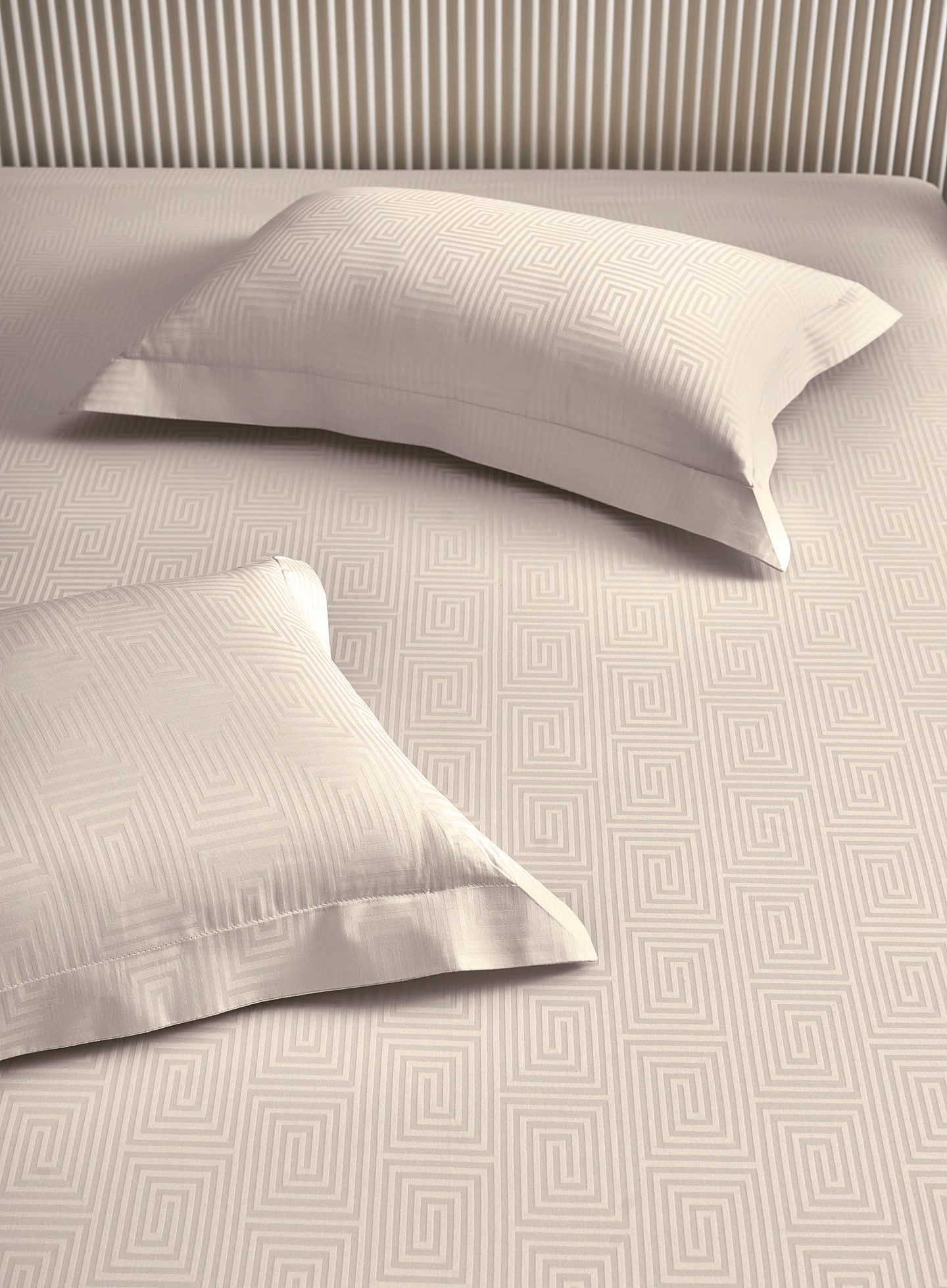 RAVEL-TURTLE DOVE KING BED SHEET SET