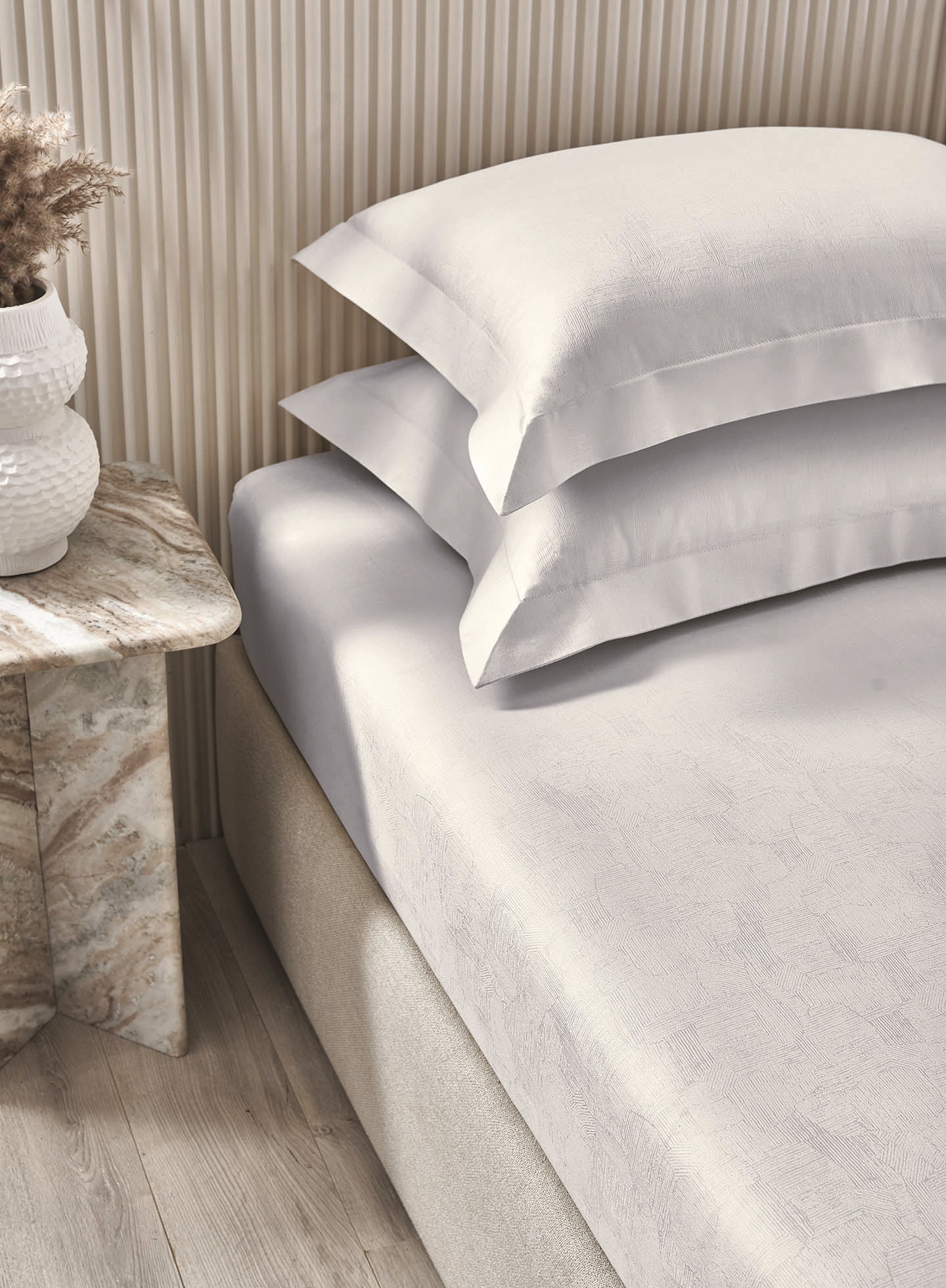 GRAFITTI-BRIGHT WHITE KING BED SHEET SET