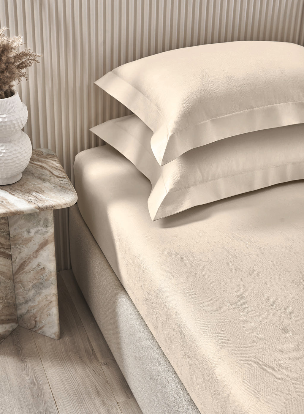 GRAFITTI-BUTTERMILK KING BED SHEET SET