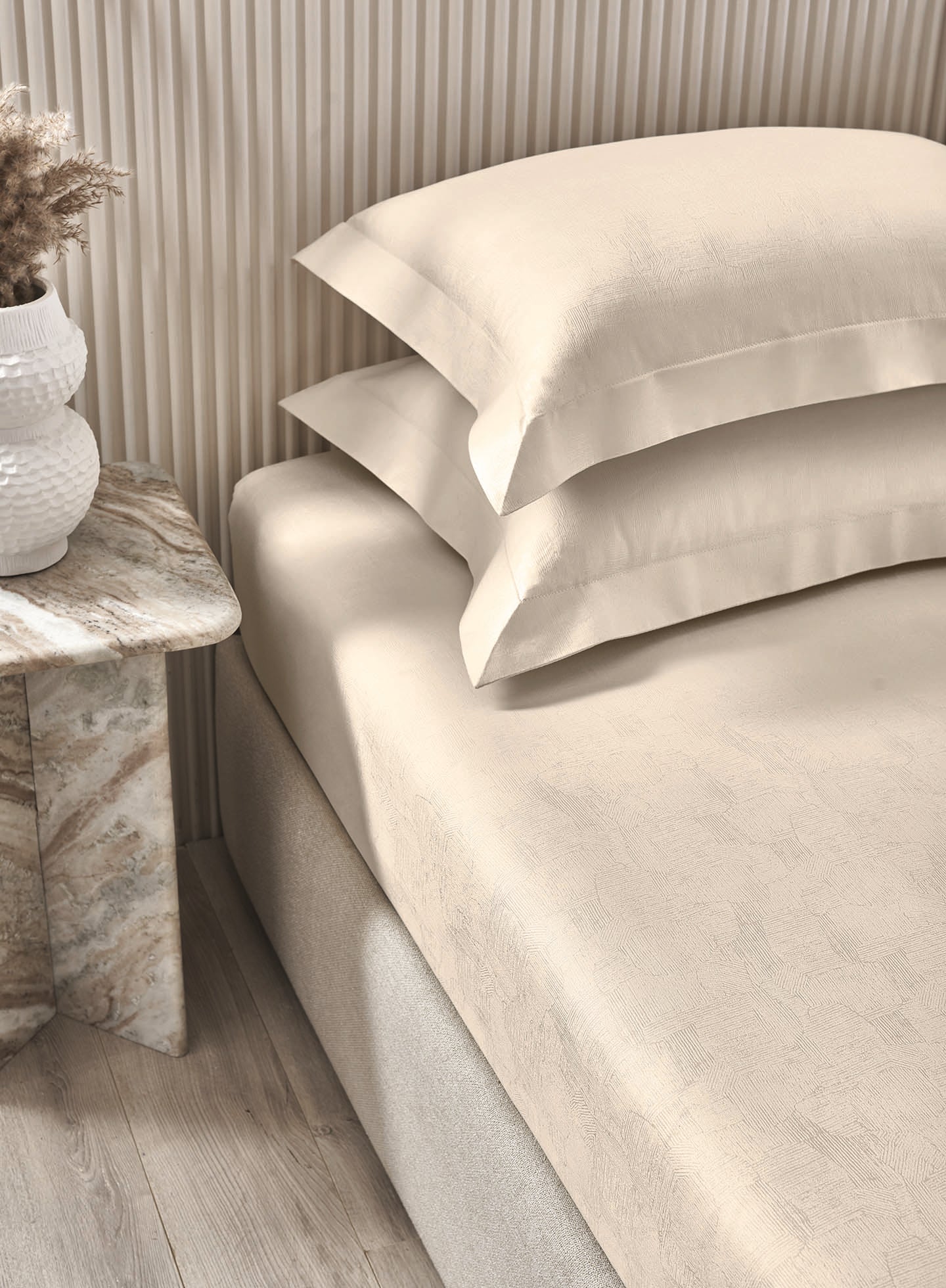 GRAFITTI-BUTTERMILK KING BED SHEET SET