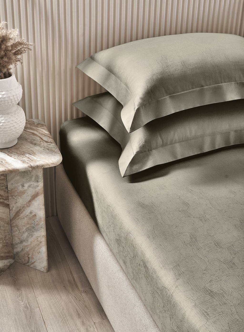 GRAFITTI-MOON STRUCK KING BED SHEET SET