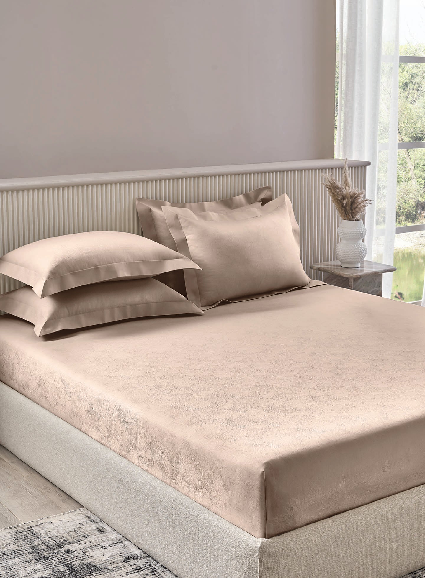 GRAFITTI-PINK TINT KING BED SHEET SET
