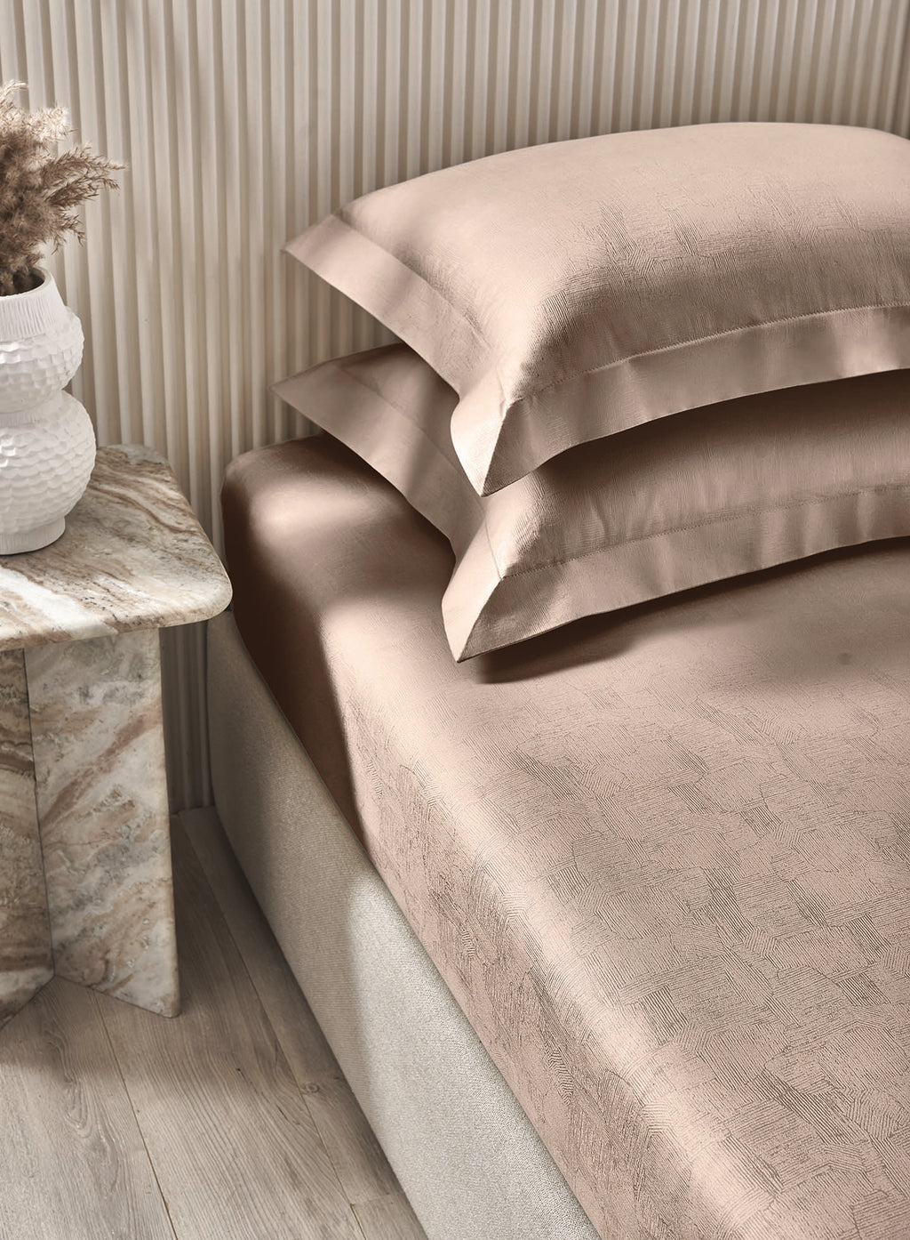 GRAFITTI-PINK TINT KING BED SHEET SET