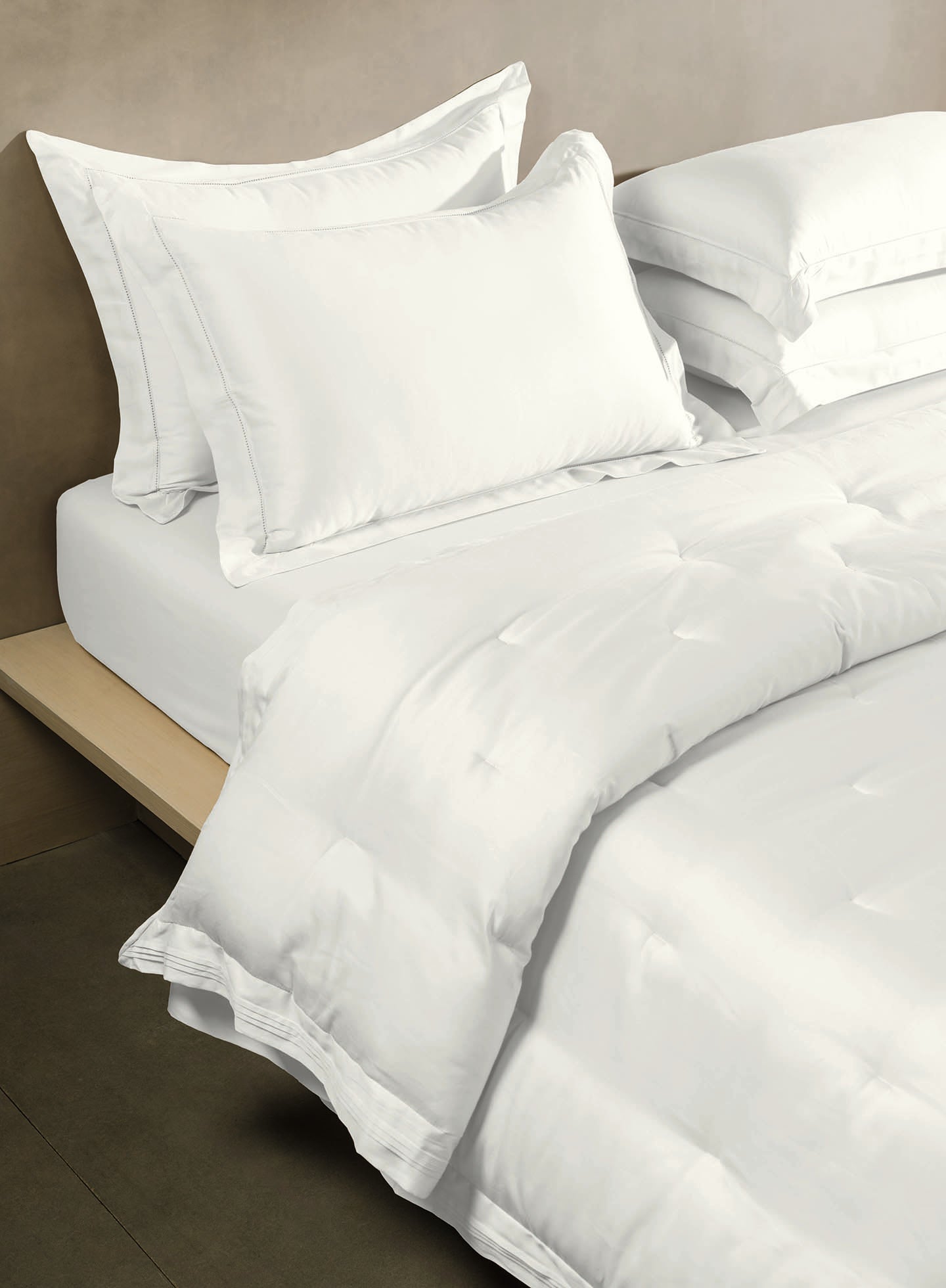 RUSKIN-BRIGHT WHITE DOUBLE COMFORTER