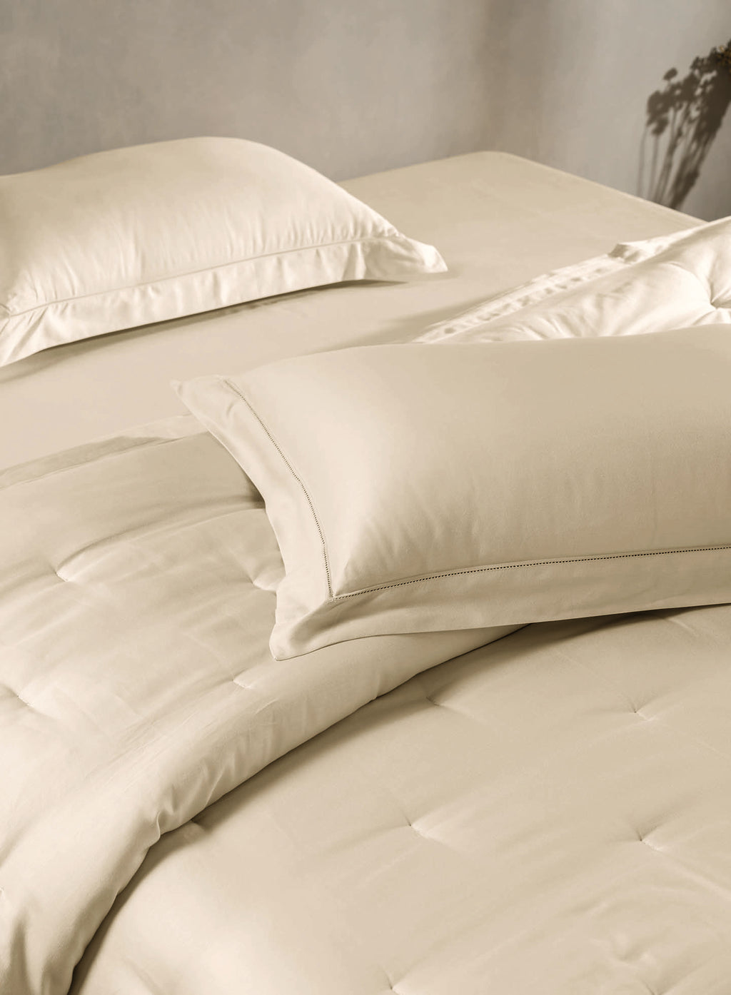 RUSKIN-CLOUD CREAM DOUBLE COMFORTER