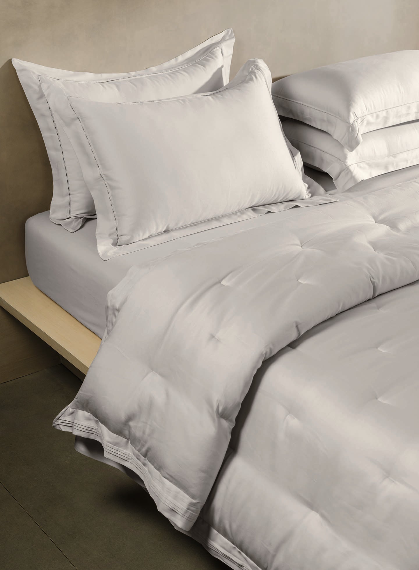 RUSKIN-LIGHT SILVER DOUBLE COMFORTER BEDDING SET