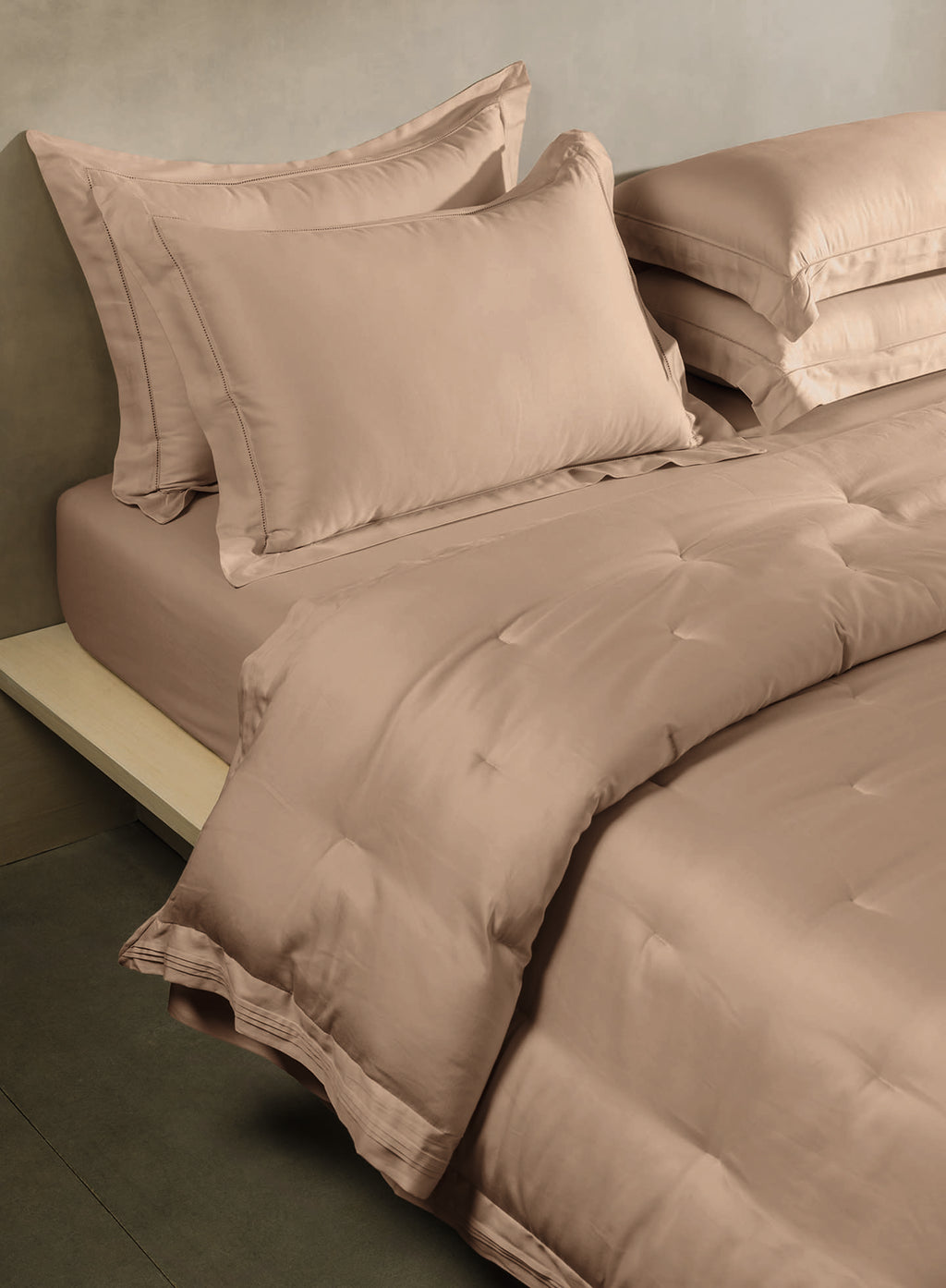 RUSKIN-ALMOND SINGLE COMFORTER